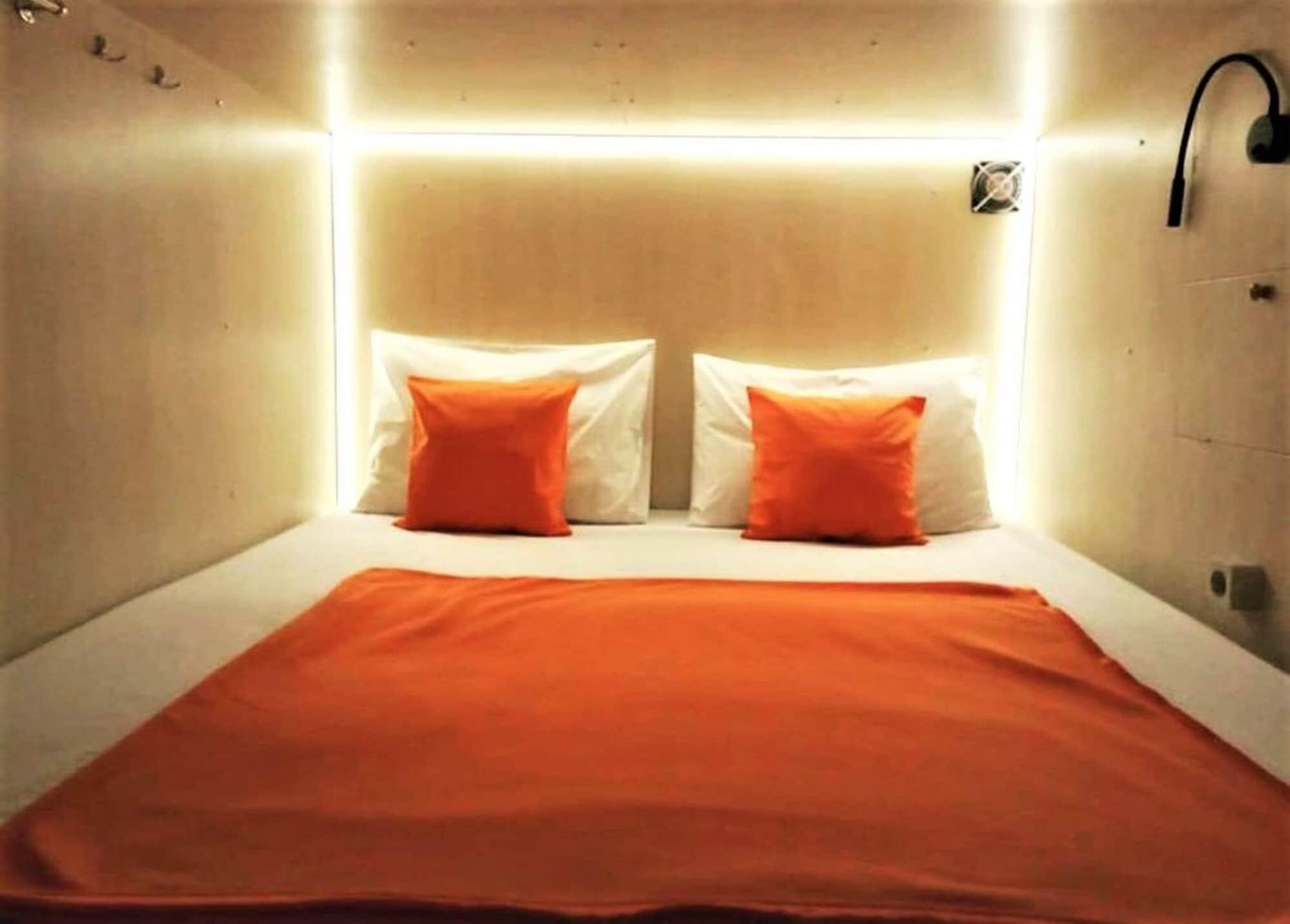 Varios Capsleep Cihampelas - Hostel