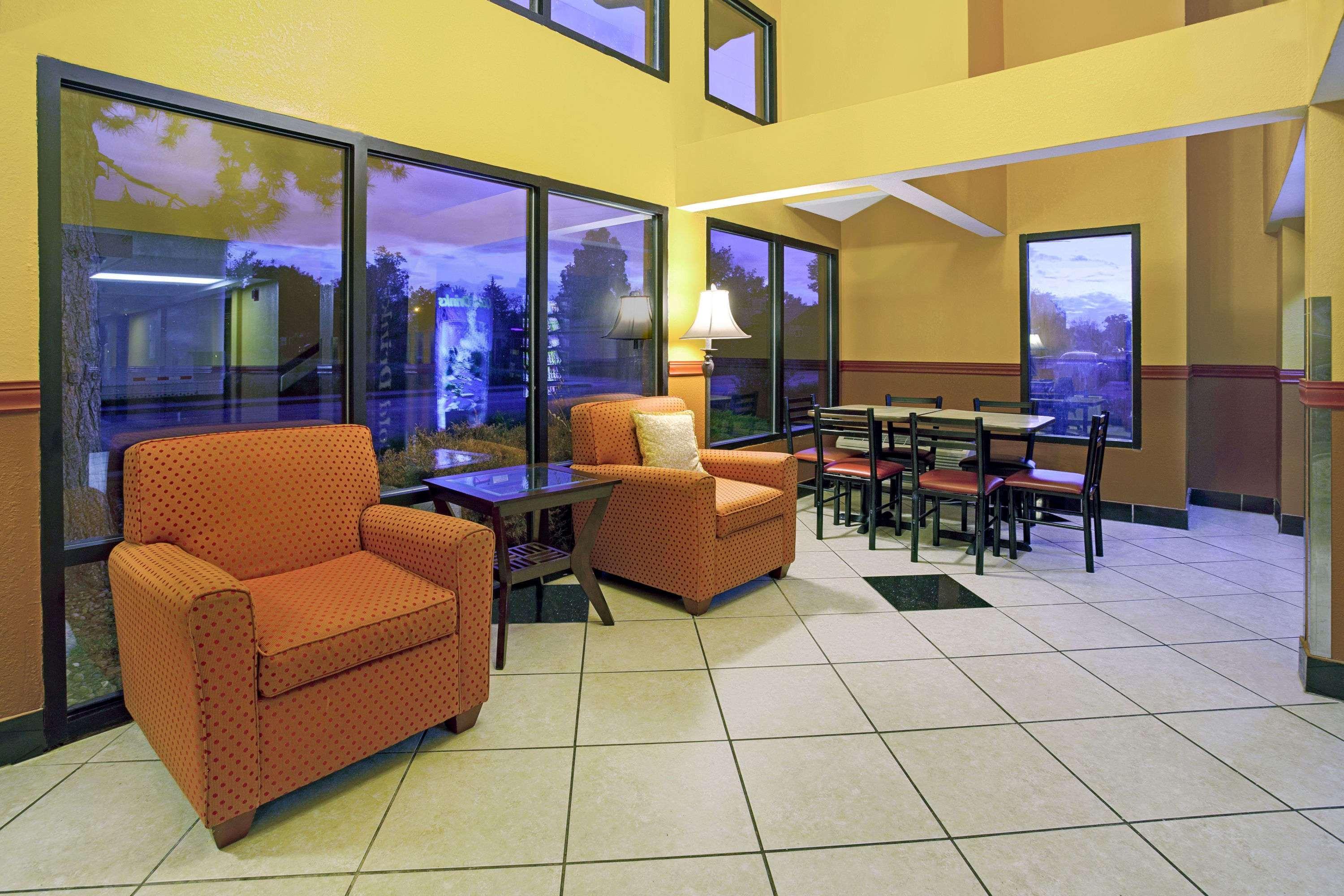Vista Lobby Super 8 by Wyndham Denver Stapleton