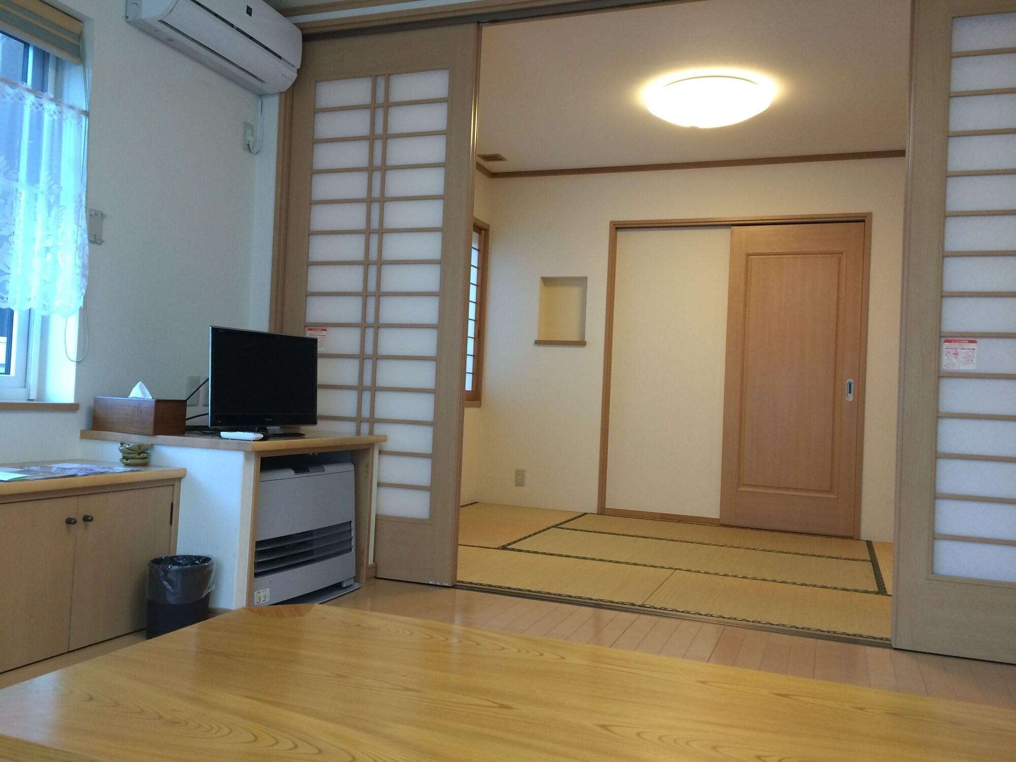 Varios Pension Gorouji