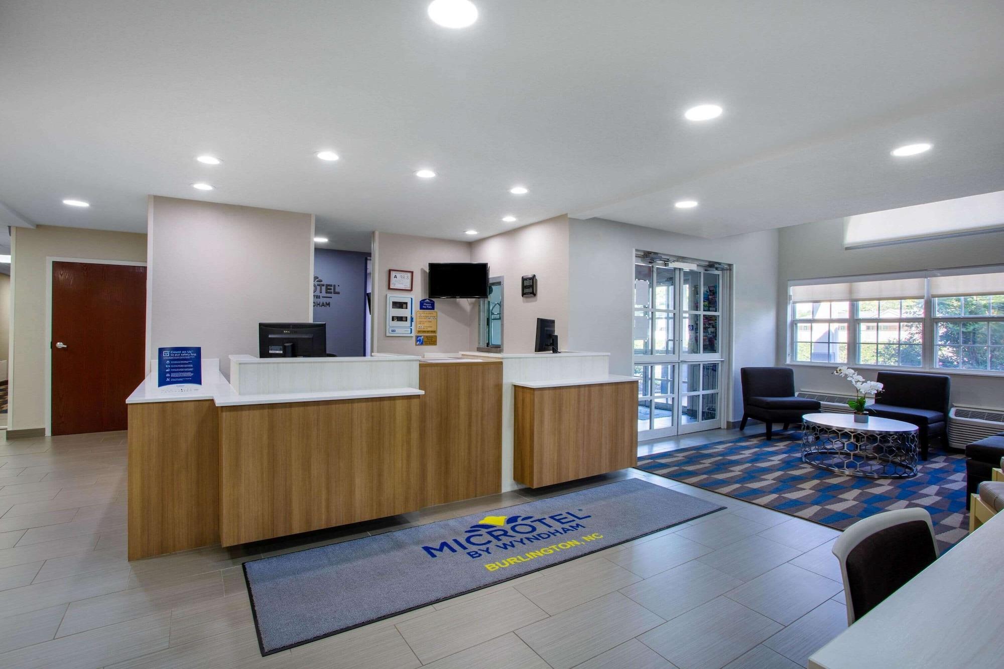 Vista Lobby Microtel Inn & Suites by Wyndham Burlington