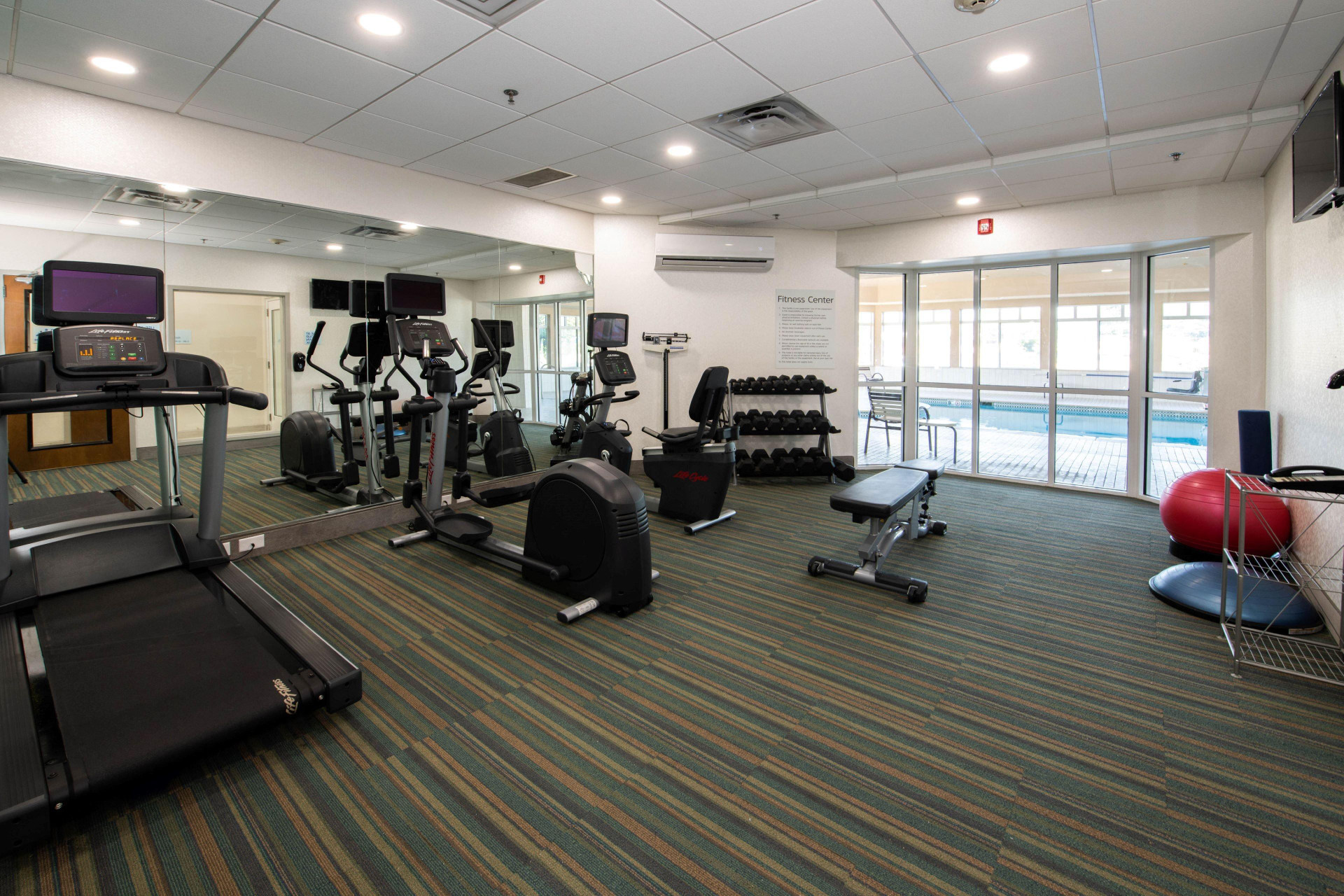 Instalaciones Recreativas Holiday Inn Express Suites Kansas City-Grandview