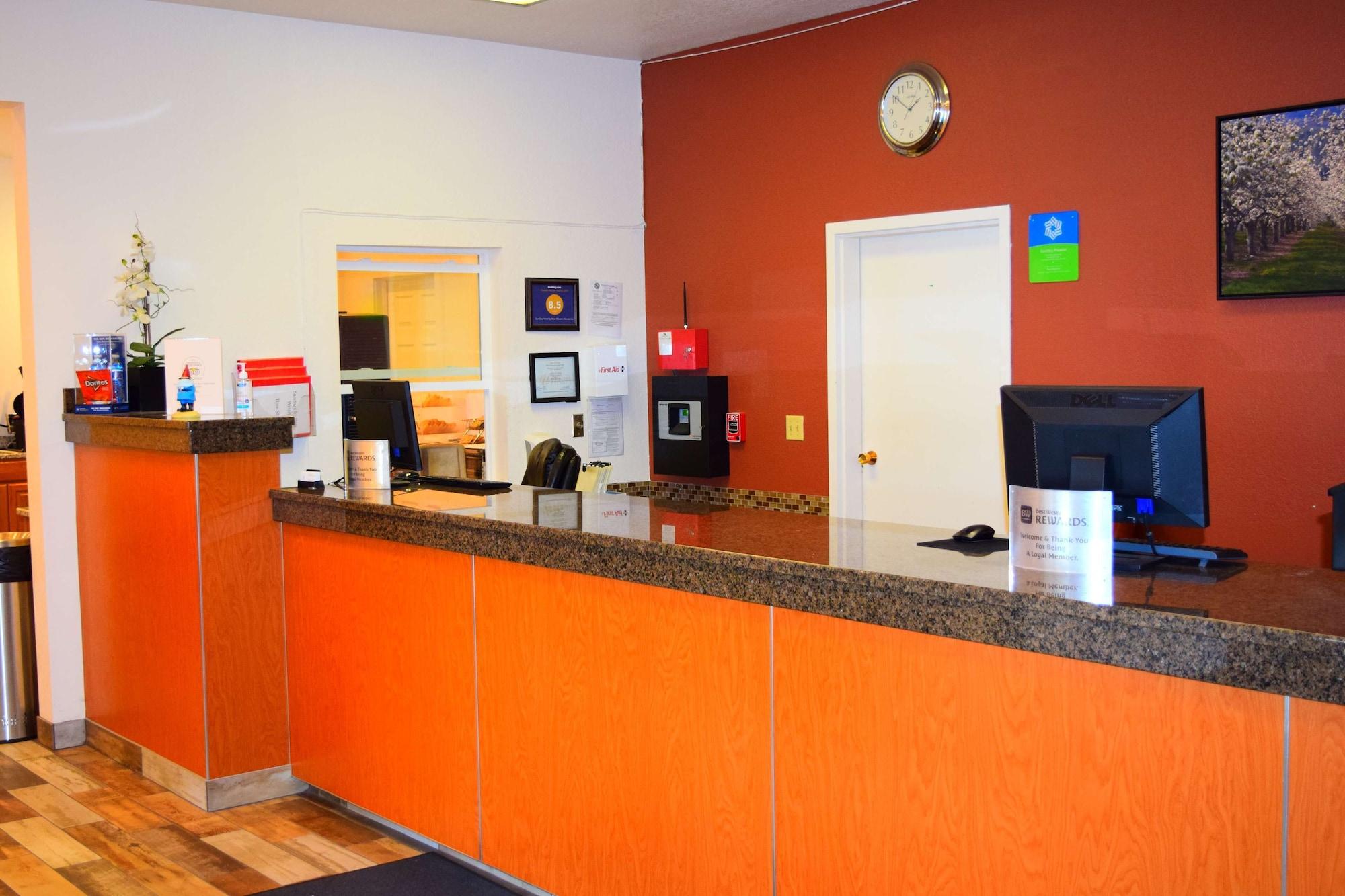 Vista Lobby SureStay Hotel by Best Western Wenatchee