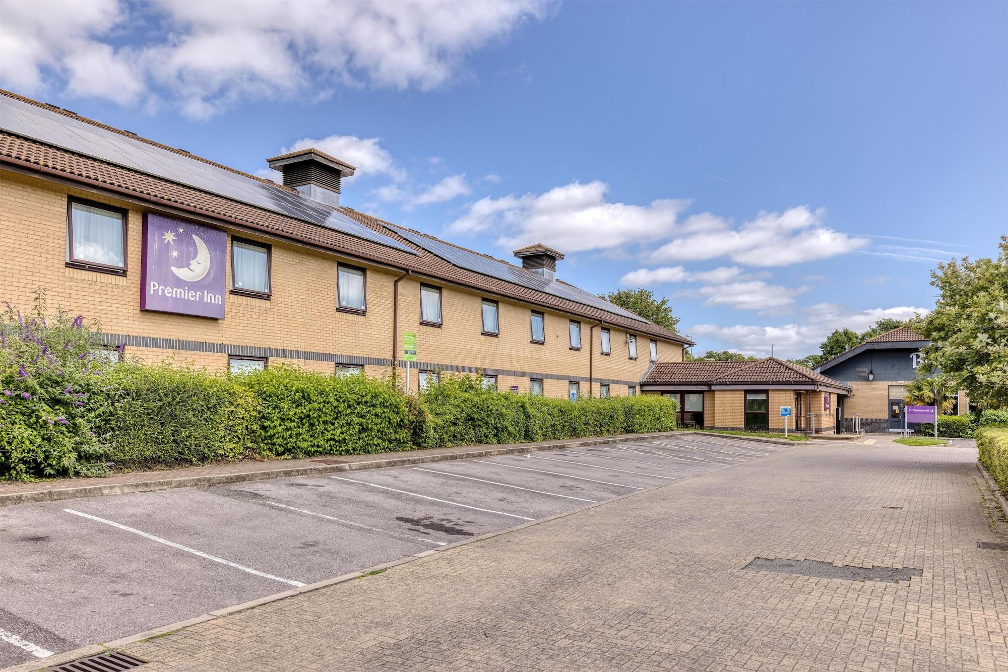 Vista Exterior Premier Inn Basingstoke West