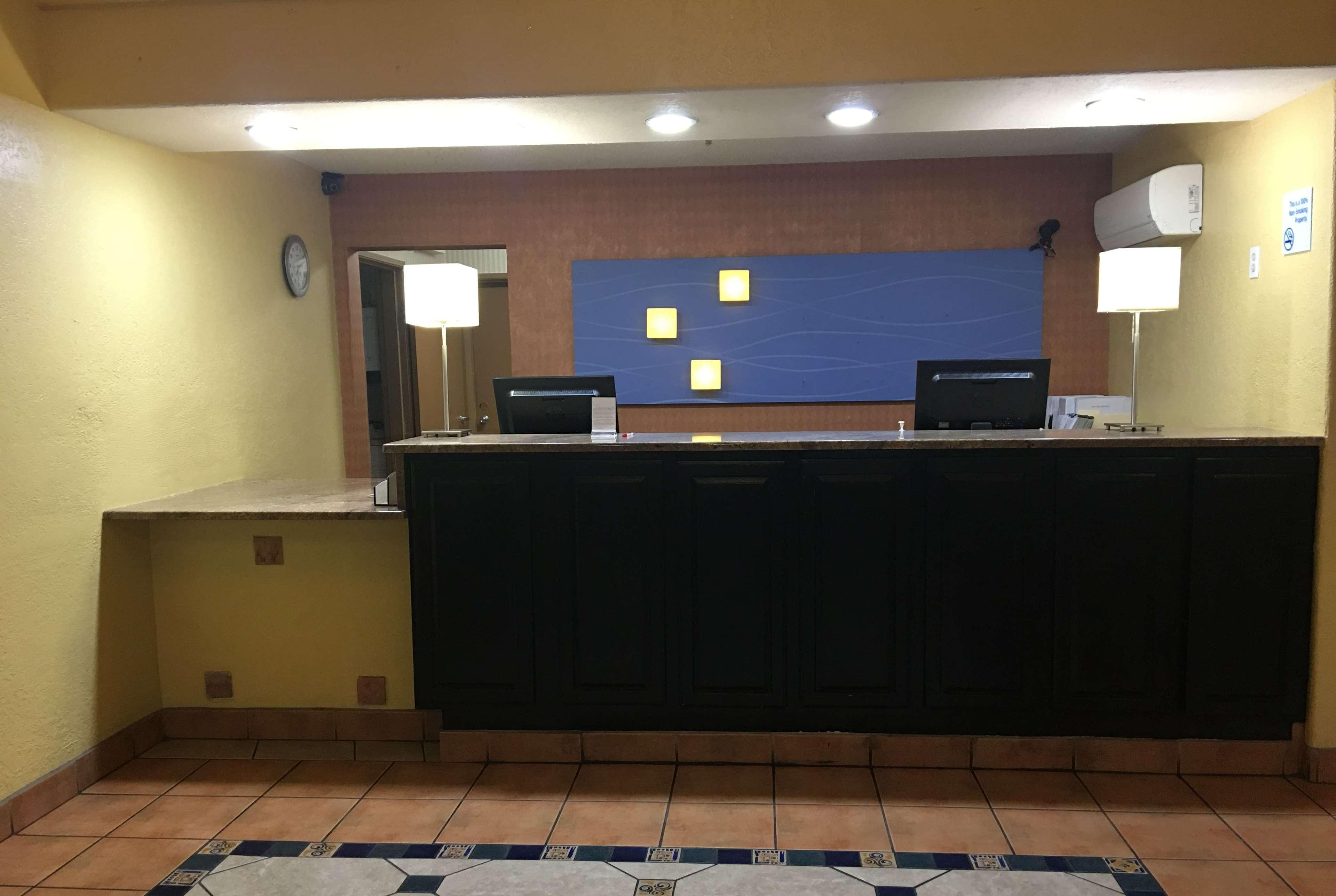 Vista Lobby Ramada by Wyndham Santa Fe