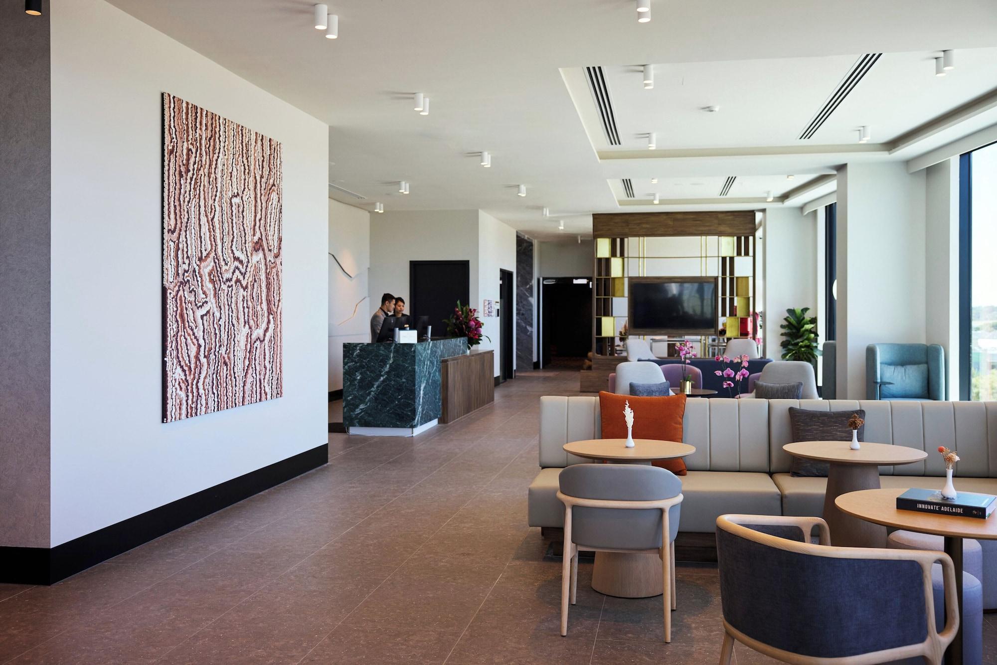 Vista Exterior Crowne Plaza Adelaide Mawson Lakes by IHG