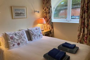 Alquiler Vacacional - A gem of a cottage in a gem of a village in a gem of a position.