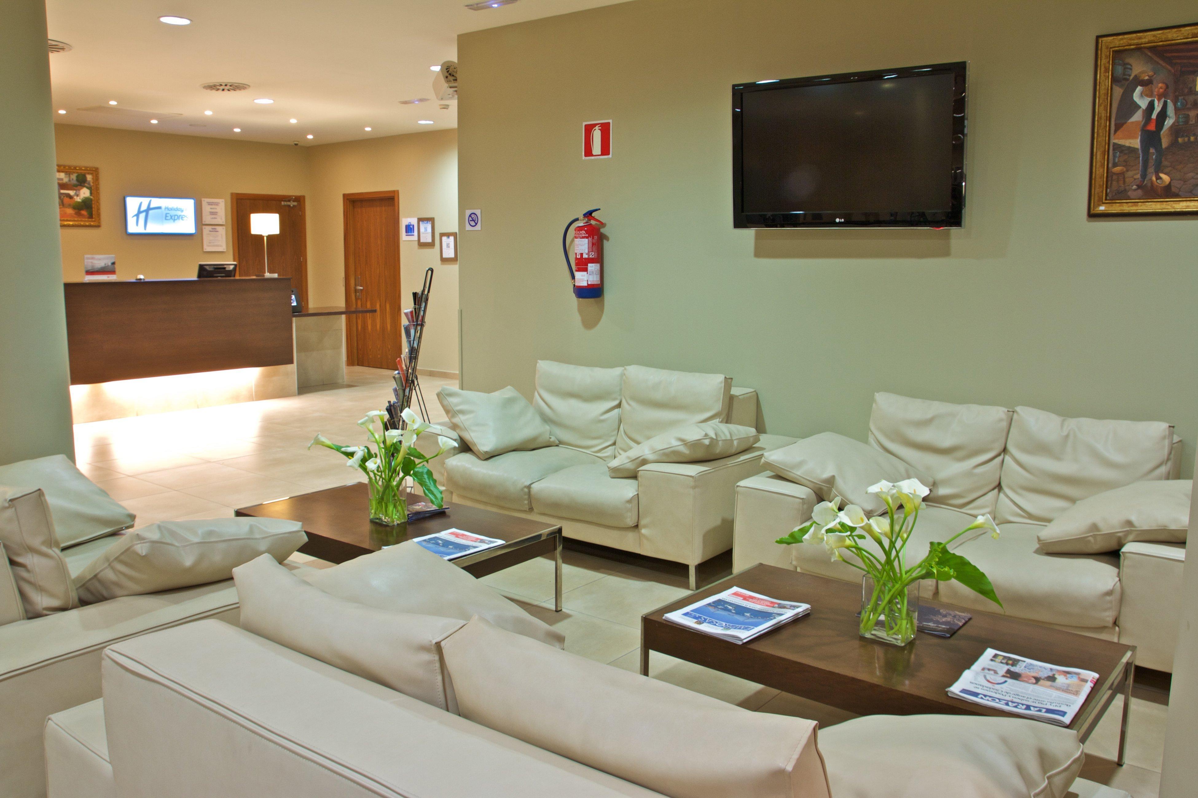 Vista Lobby Holiday Inn Express Campo De Gibraltar - Barrios by IHG