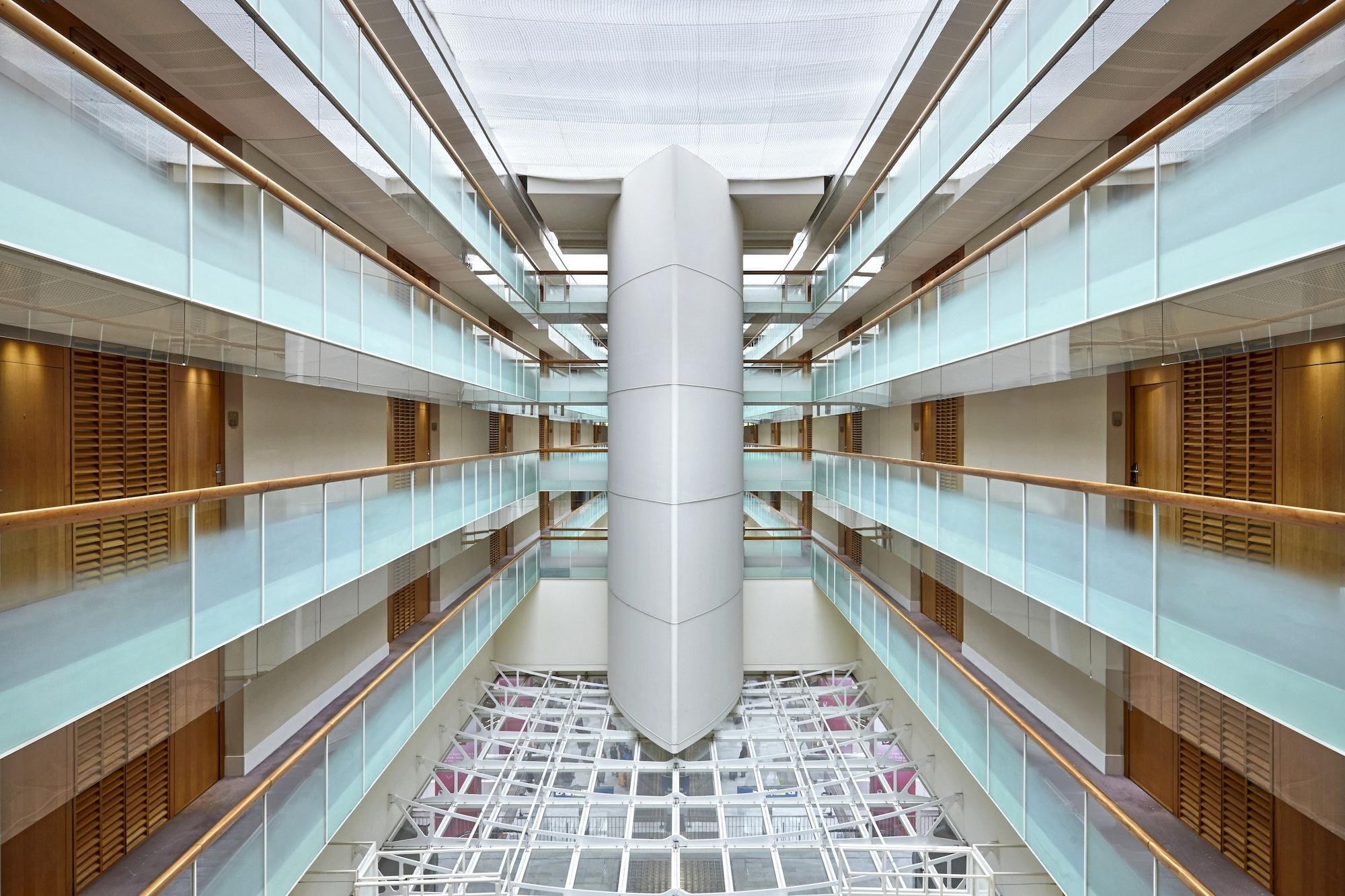Vista Lobby Sheraton Paris Charles de Gaulle Airport Hotel