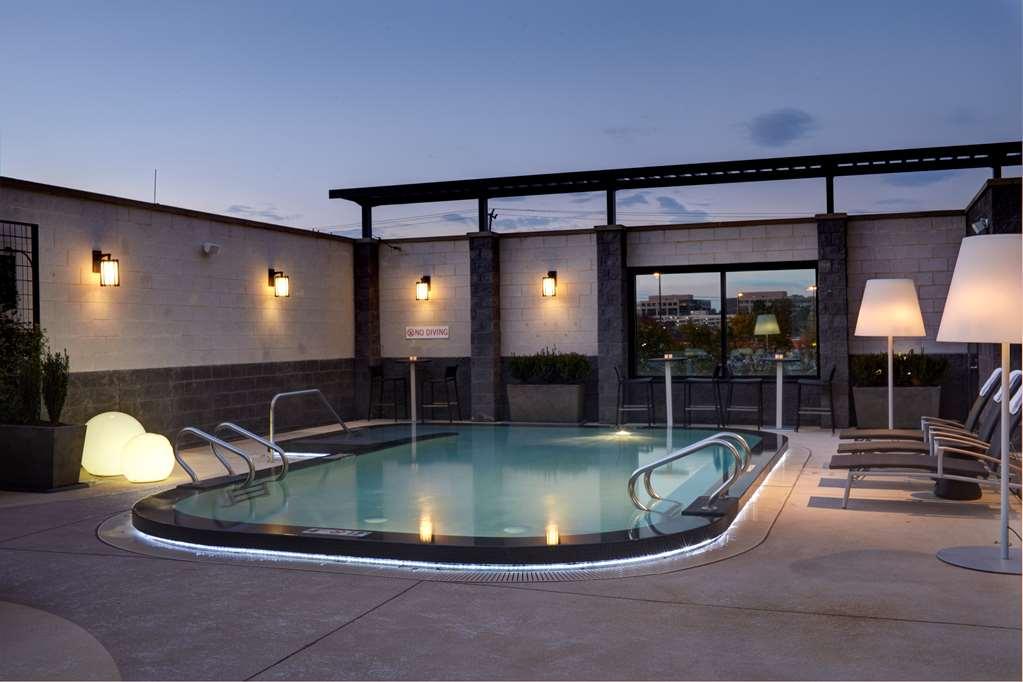 Vista Piscina Archer Hotel Falls Church
