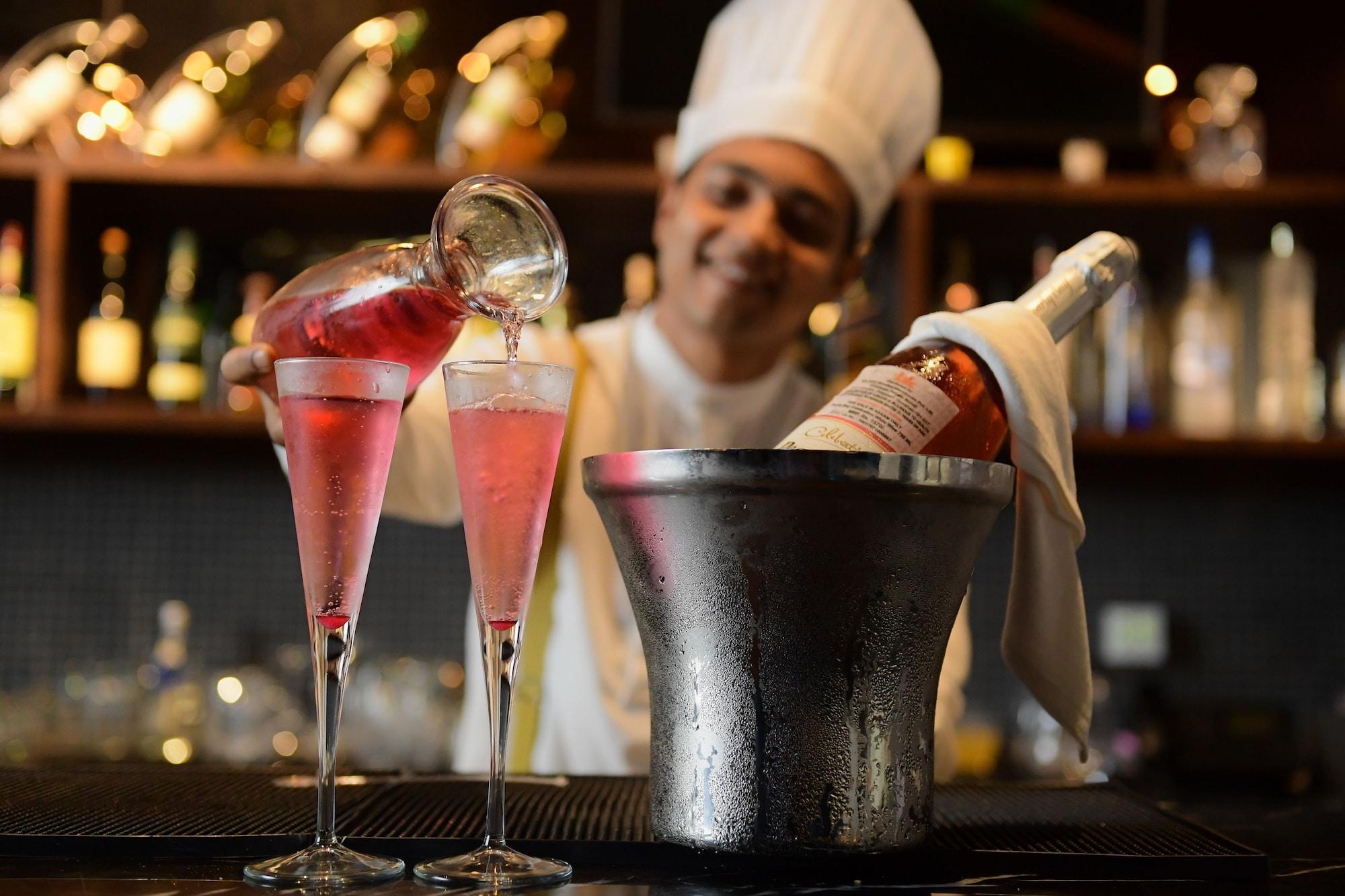 Bar/Salón Novotel Guwahati GS Road Hotel