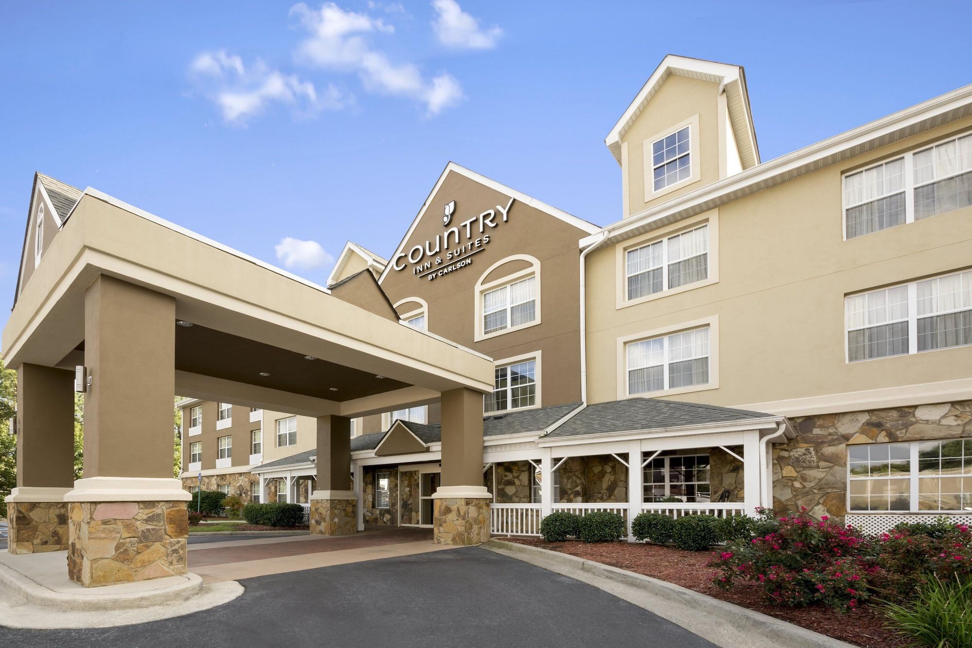 Vista Exterior Country Inn & Suites by Radisson, Norcross, GA