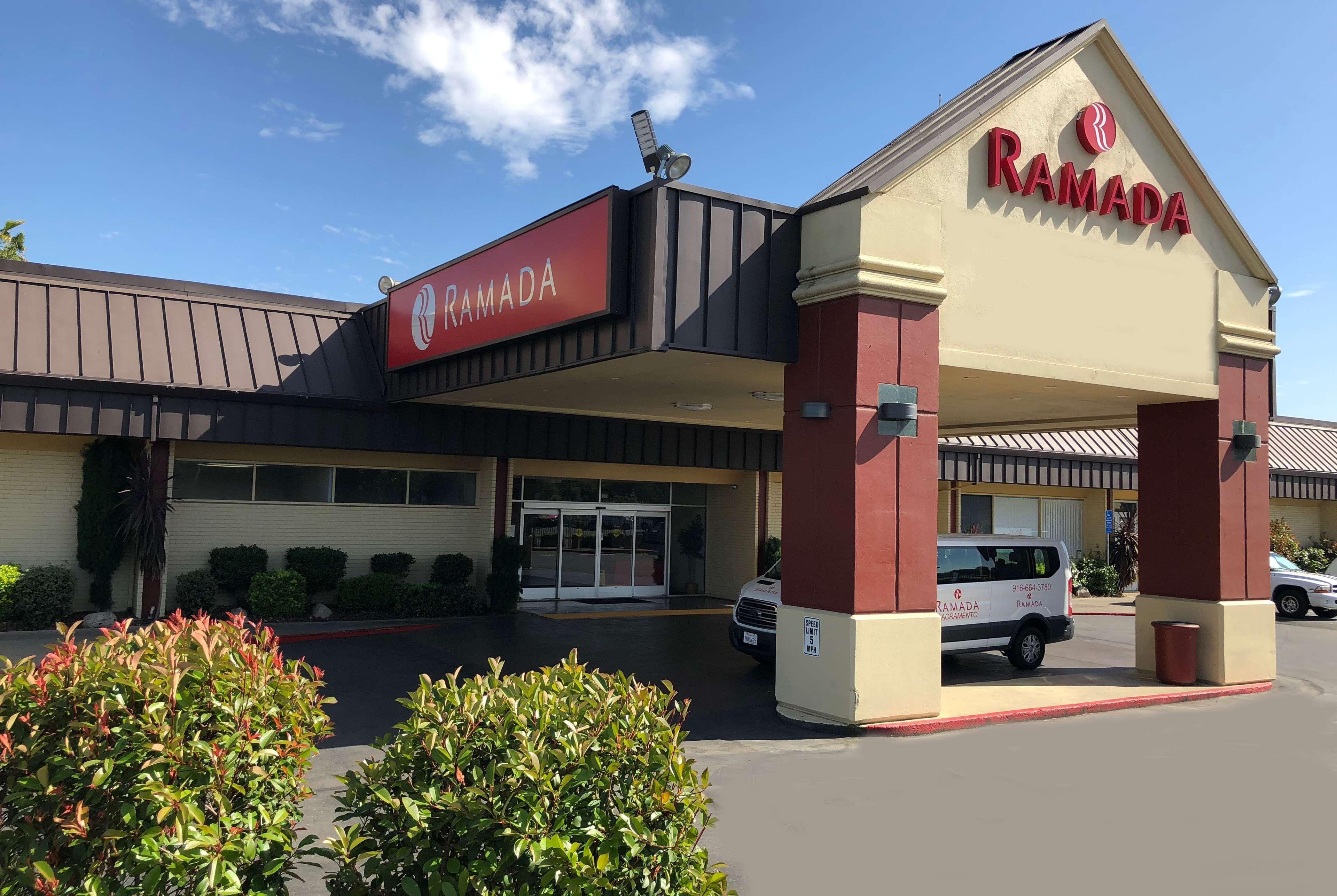 Vista Exterior Ramada by Wyndham Sacramento