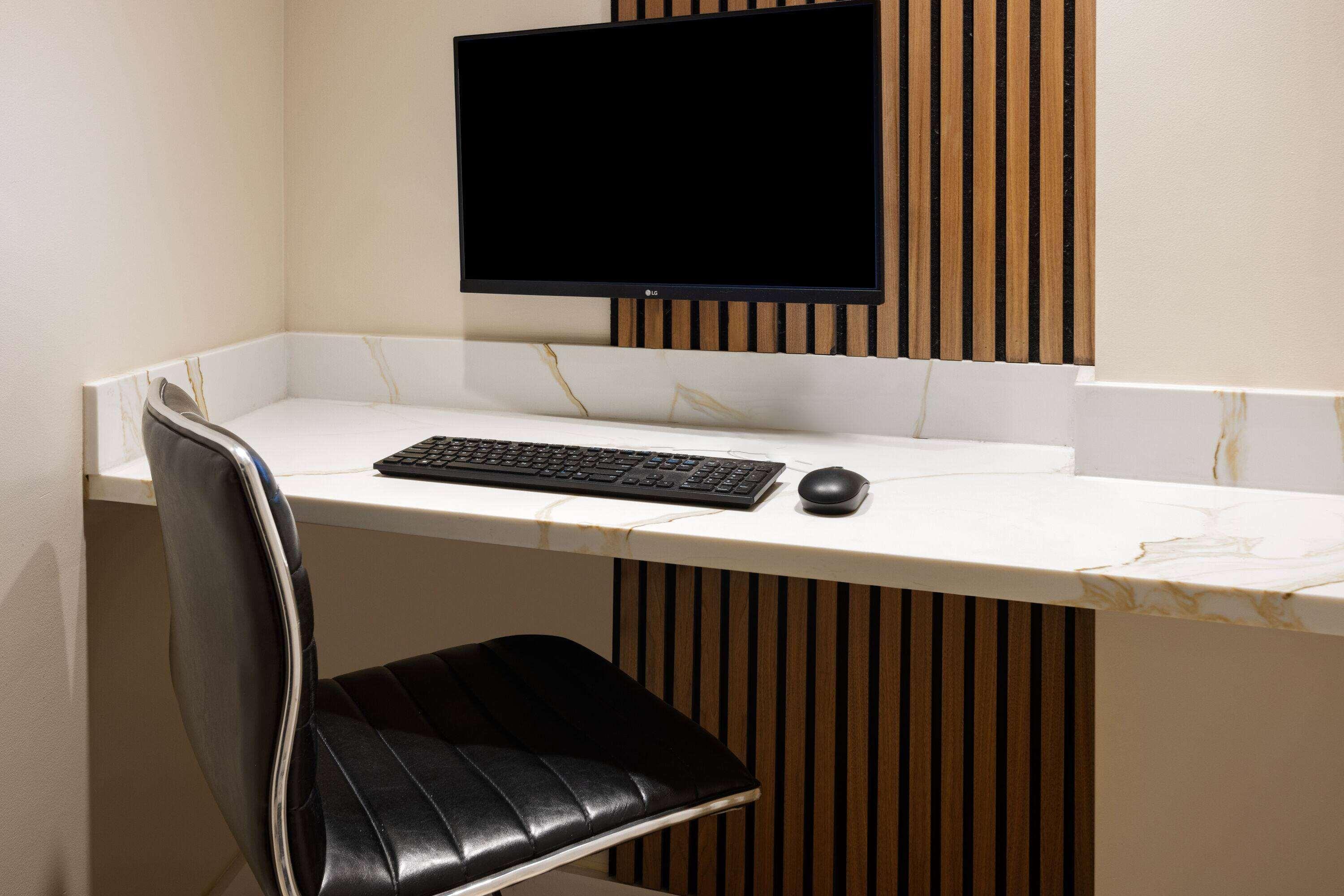 Centro de Negocios Ramada by Wyndham Bronx