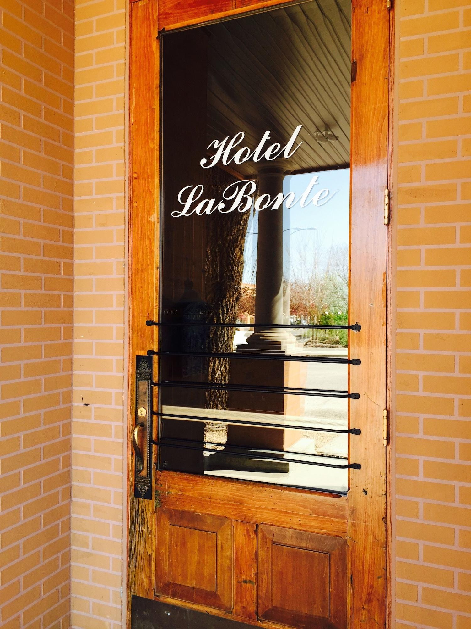 Vista Exterior Hotel LaBonte