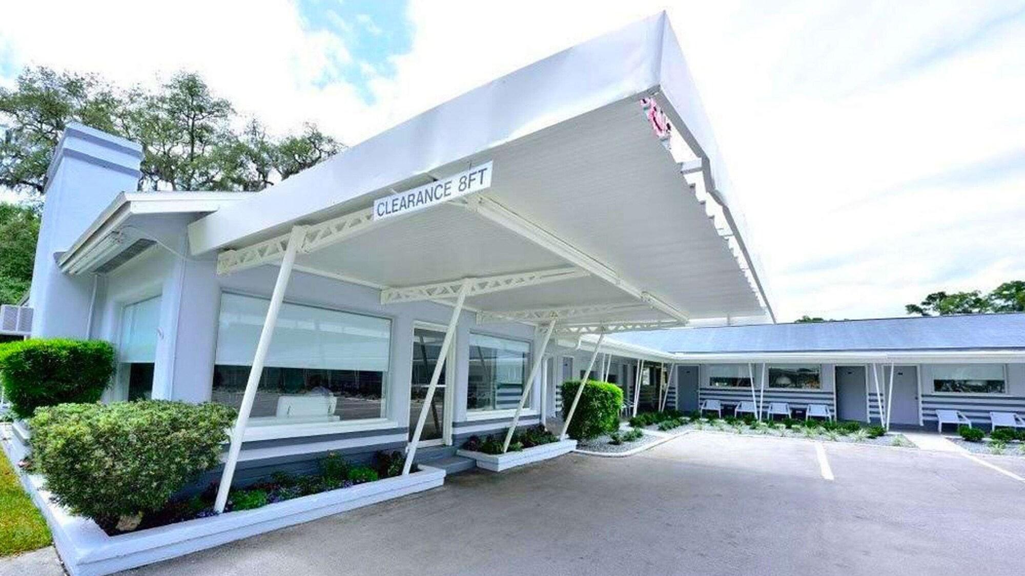 Varios Sun Plaza Motel
