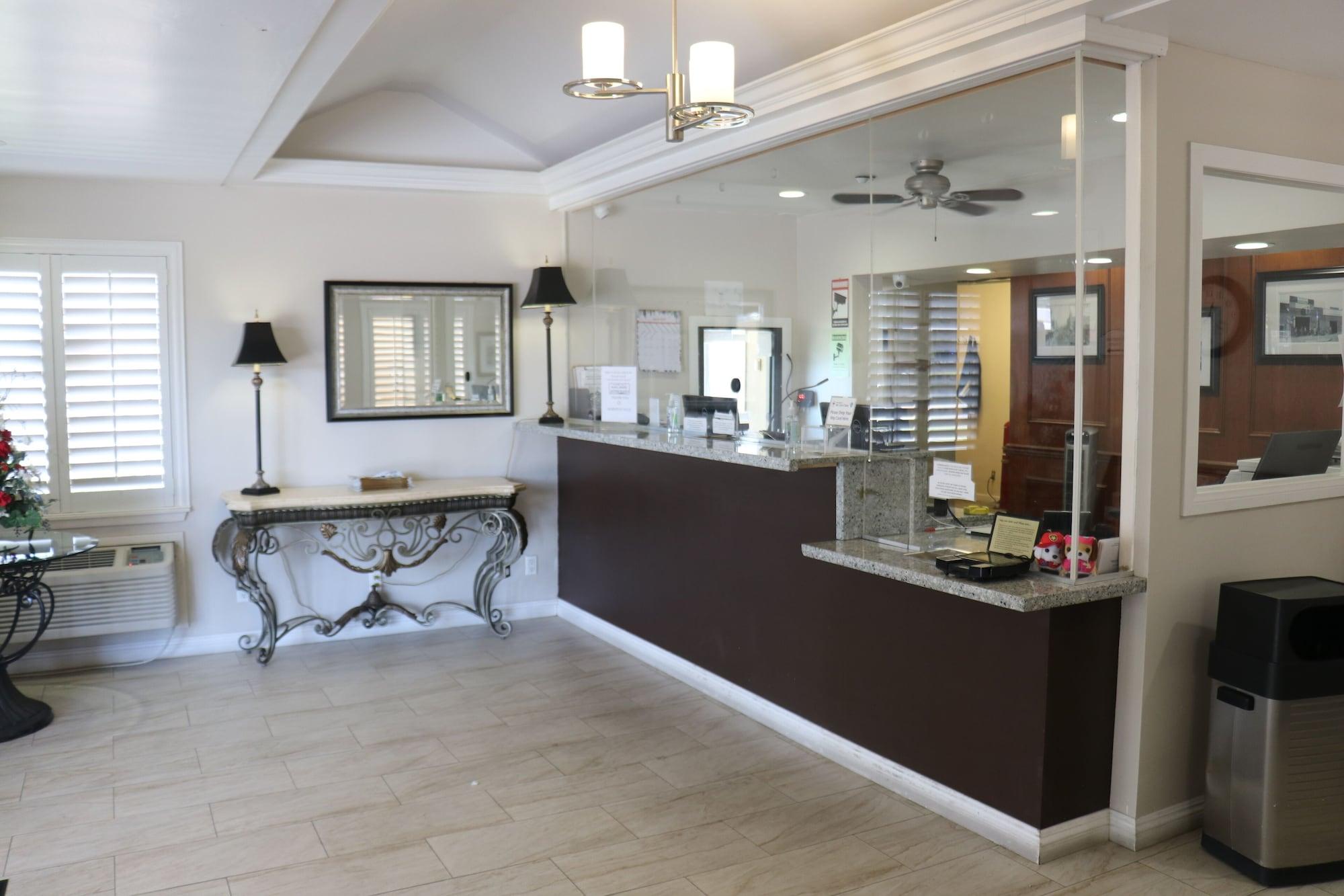 Vista Lobby Empire Inn