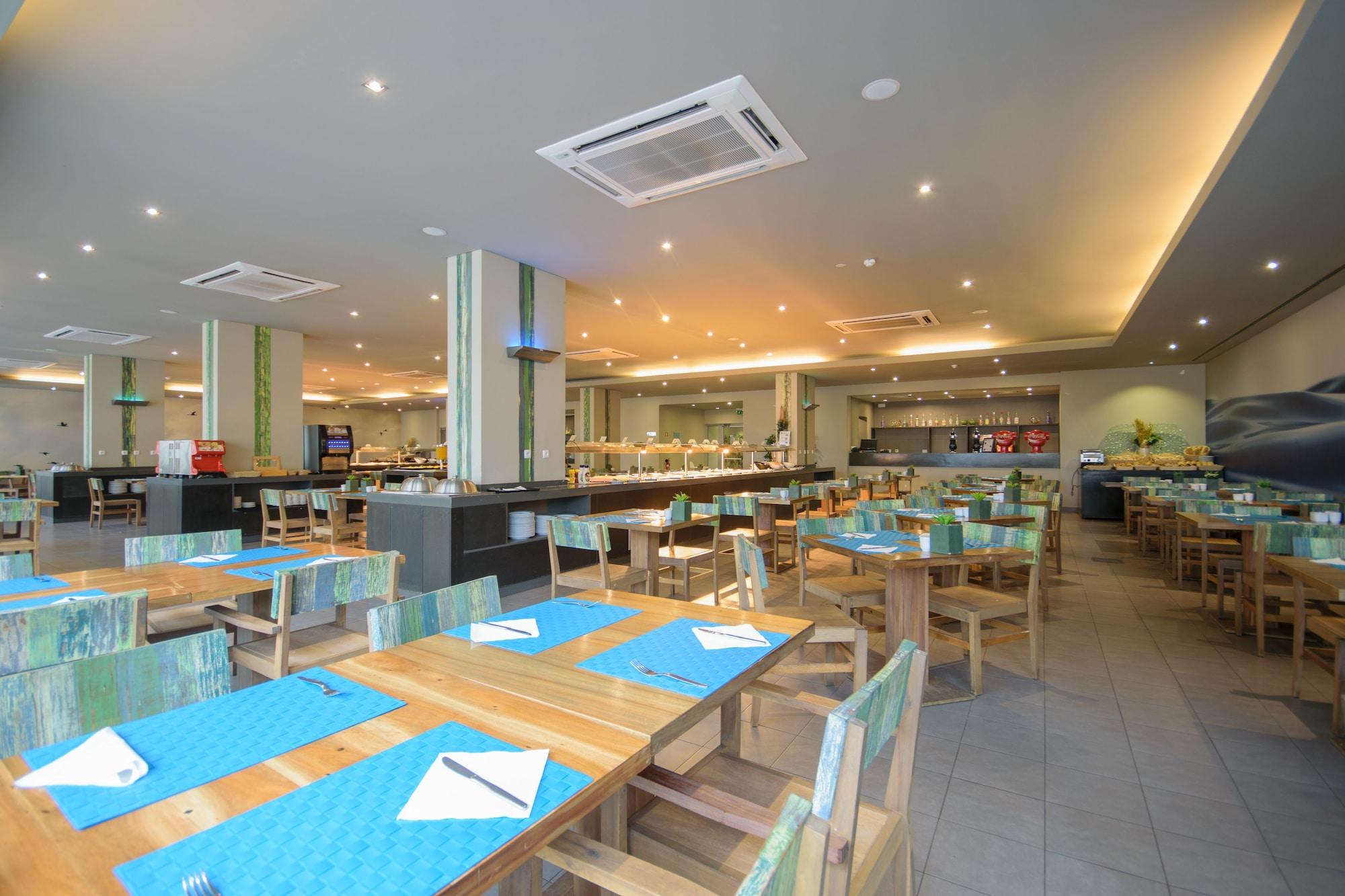 Restaurant Hotel Oasis Salinas Sea