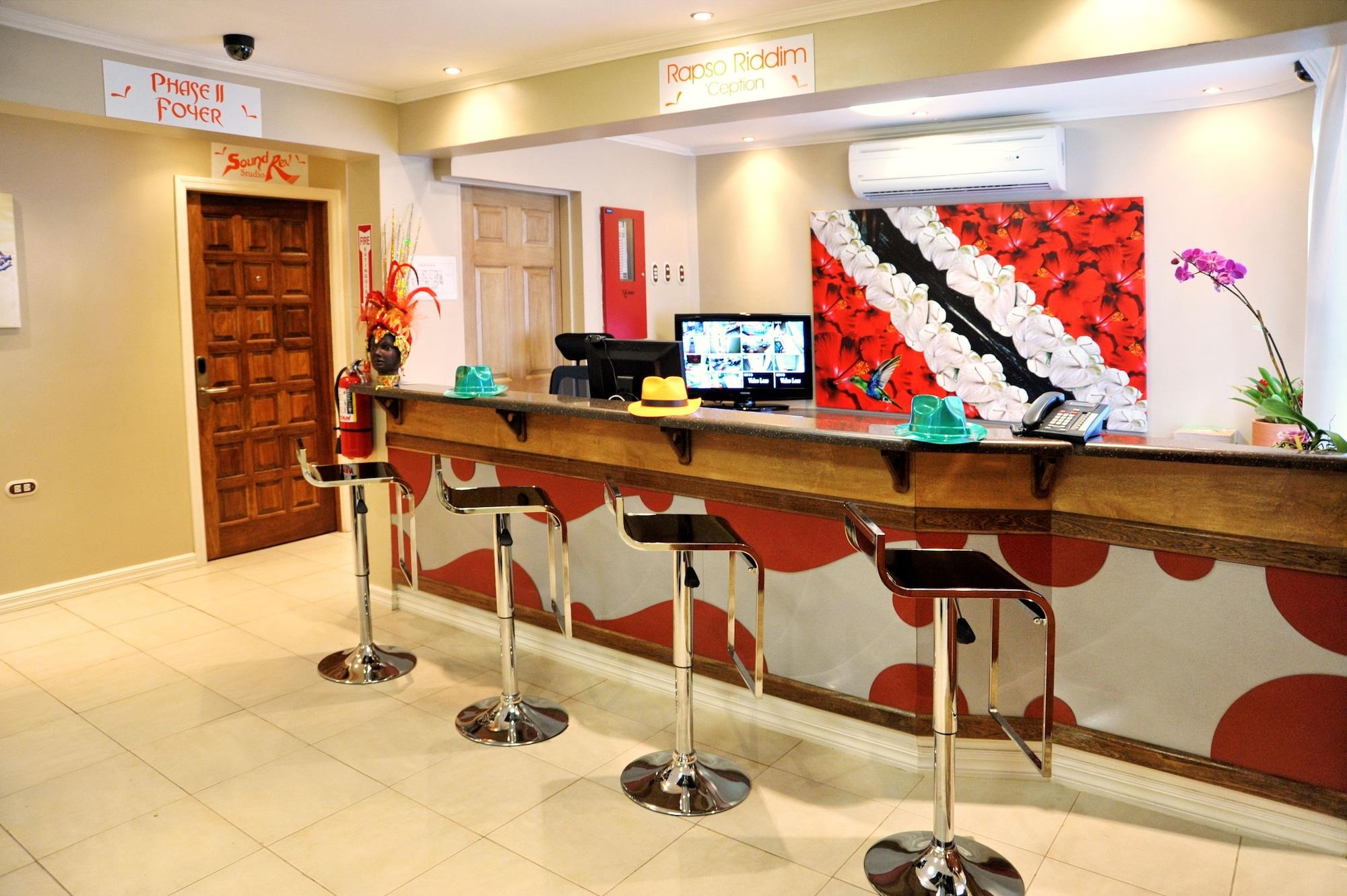 Vista Lobby Culture Crossroads Inn