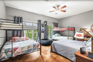 Alquiler Vacacional - NEW! “Lake it Easy” a lakefront 6BR 6BA retreat, with pool and large game room!