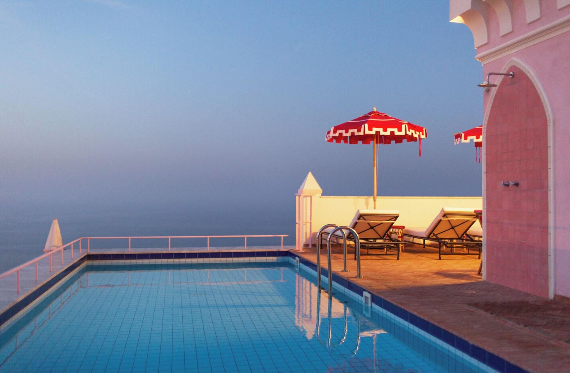 Varios Il Capri Hotel