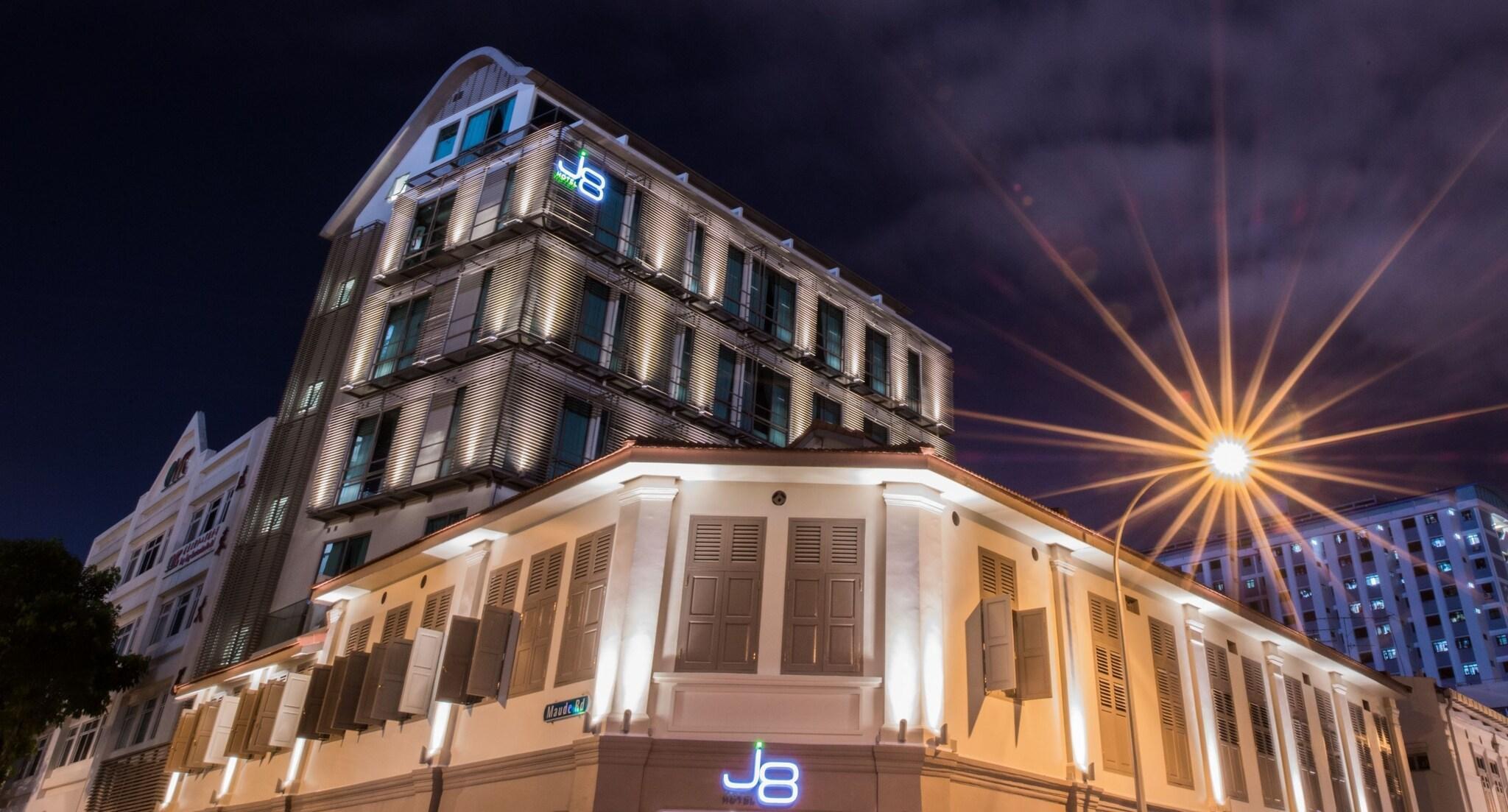 Vista Exterior J8 Hotel