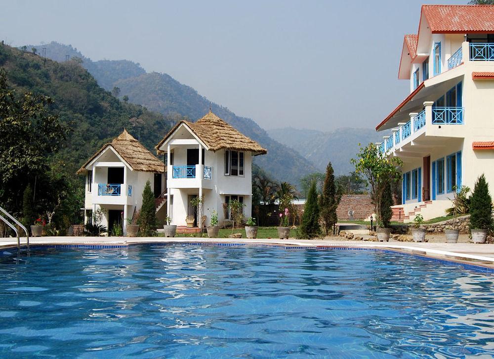 Vista da piscina Sattva Retreat
