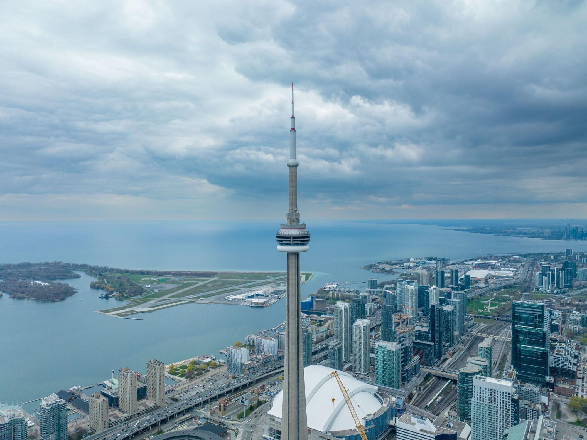 Vista Exterior The Harbour Toronto