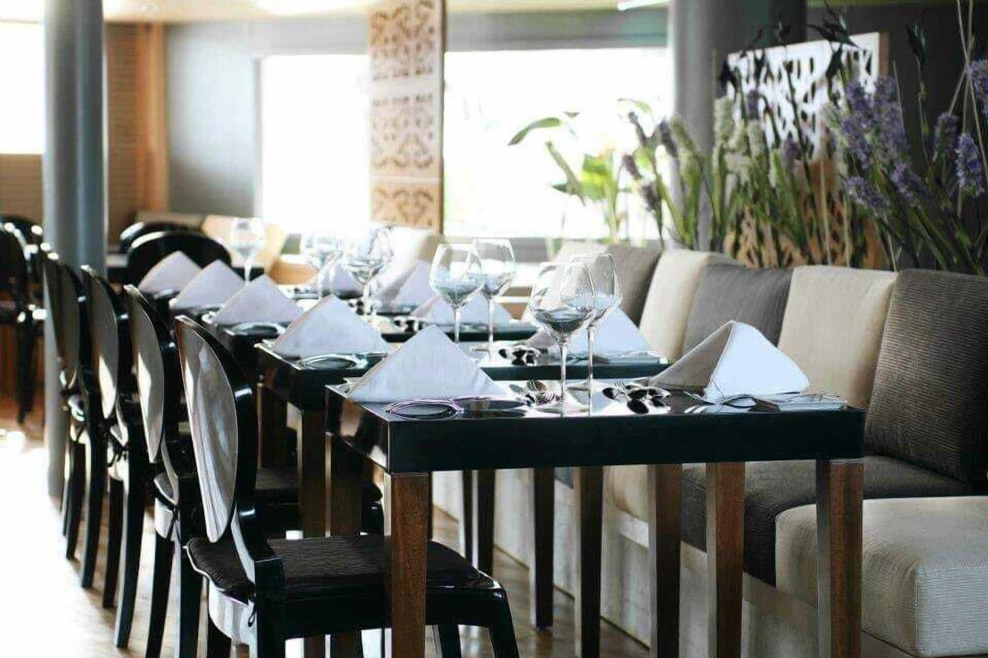 Restaurant Le Fayan Nile Cruise - Till 17-9 Sat From Luxor for 4&7 Nights Wed From Aswan for 3&7 Nights - 18-9 to 20-11 Thu from Luxor for 4&7 Nights Mon From Aswan for 3&7 Nights - 22-12 Mon from Luxor for 4&7 Nights Fri From Aswan