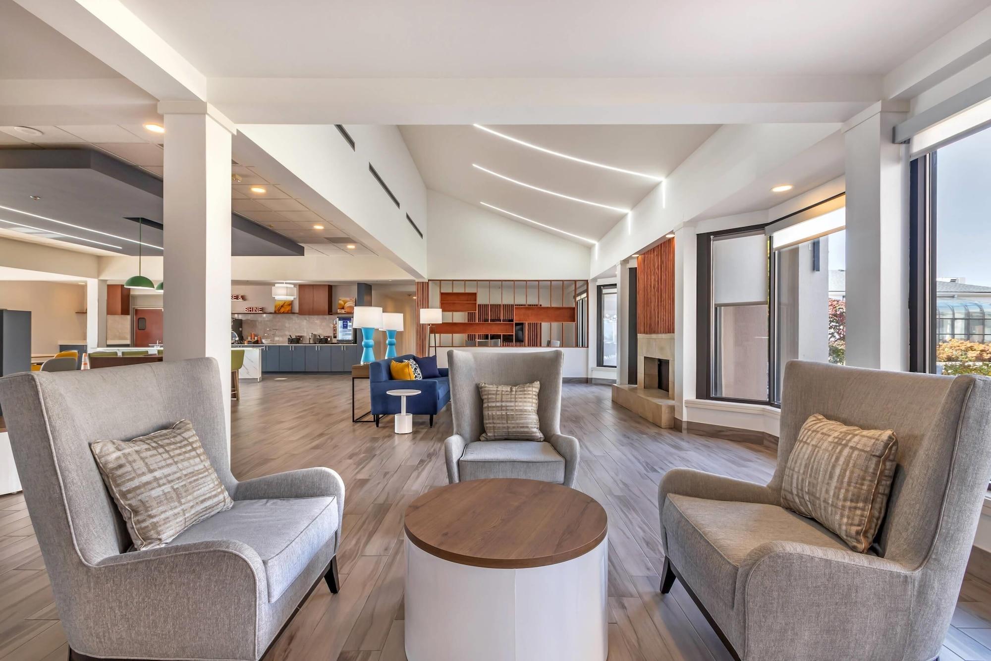 Vista Lobby Comfort Inn & Suites Arlington Heights - Buffalo Grove