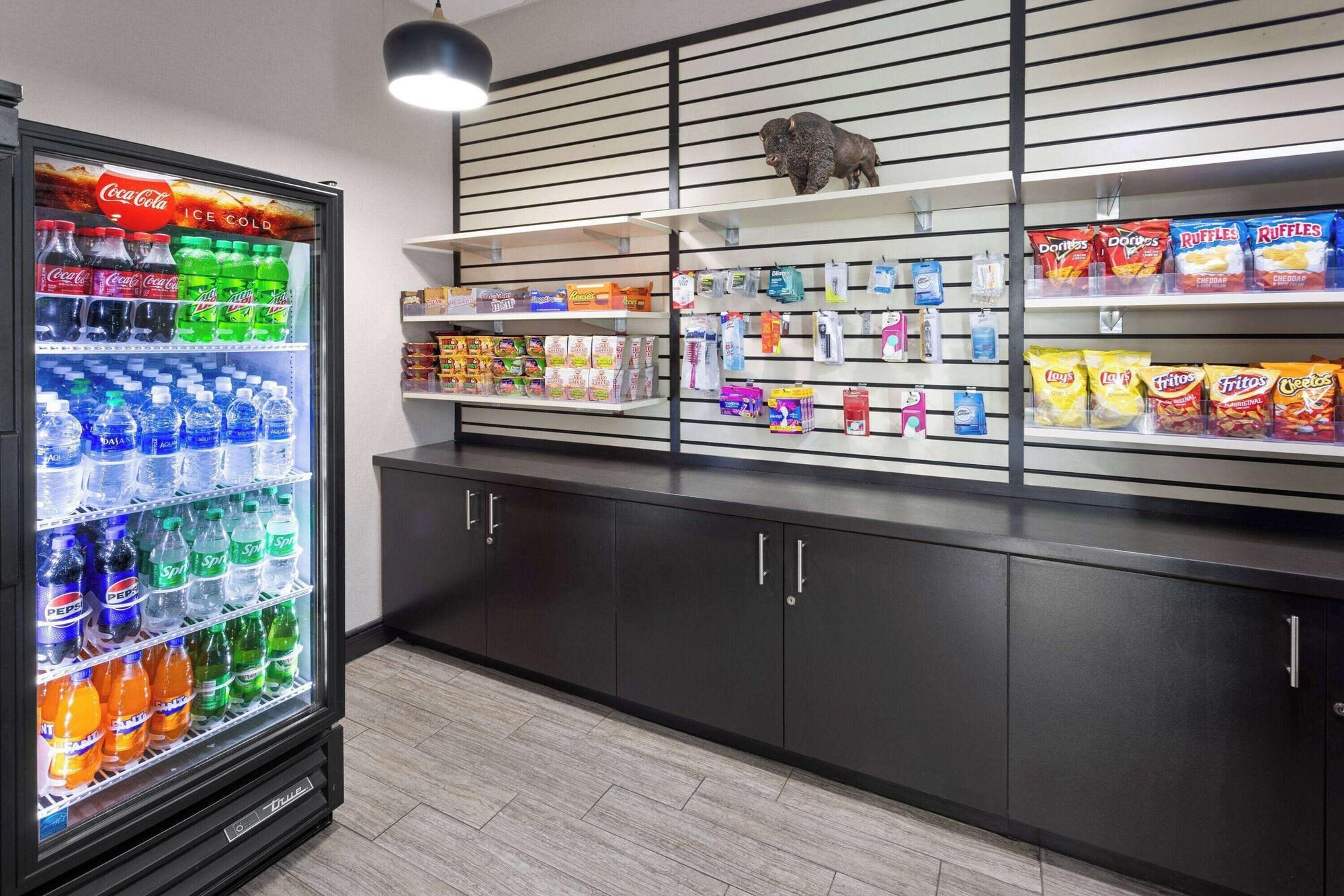 Restaurant La Quinta Inn by Wyndham Buffalo Airport