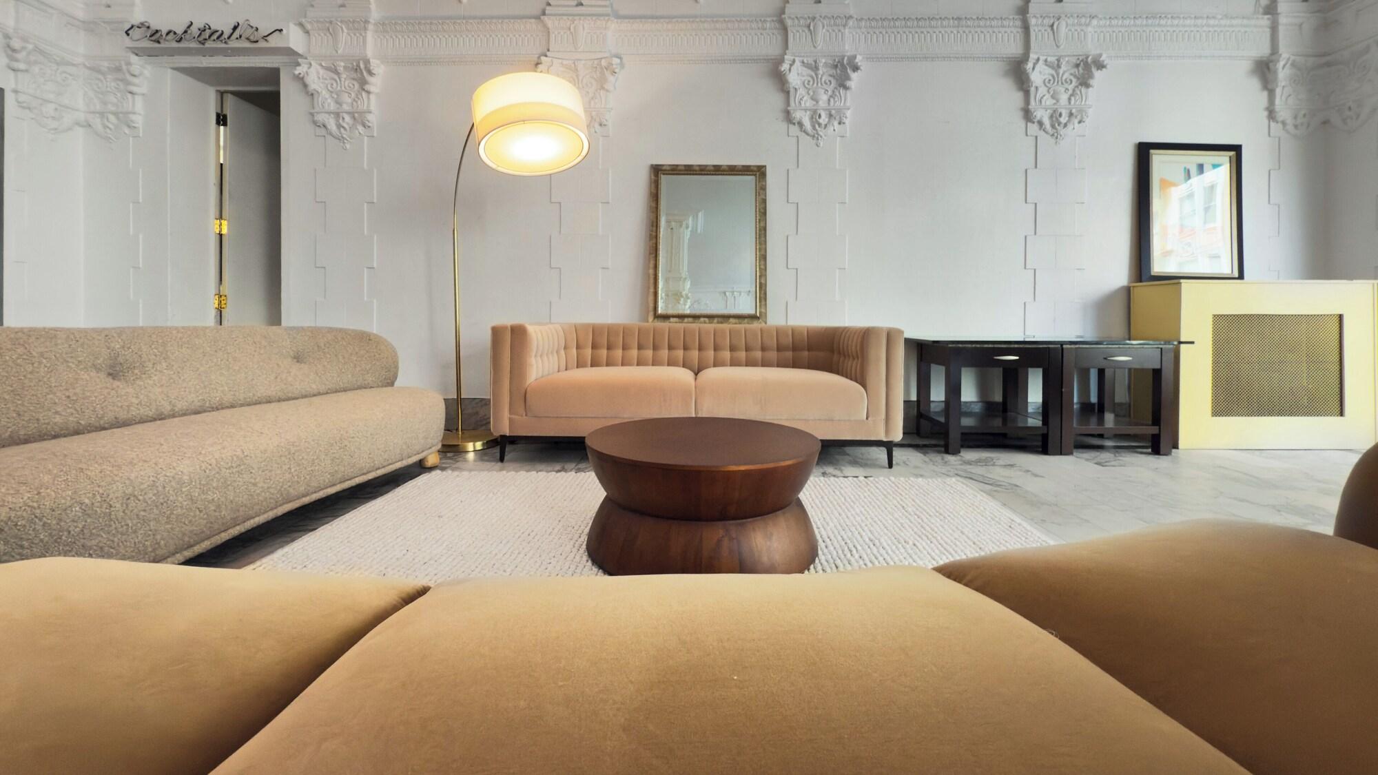 Vista Lobby Superhero Hotel