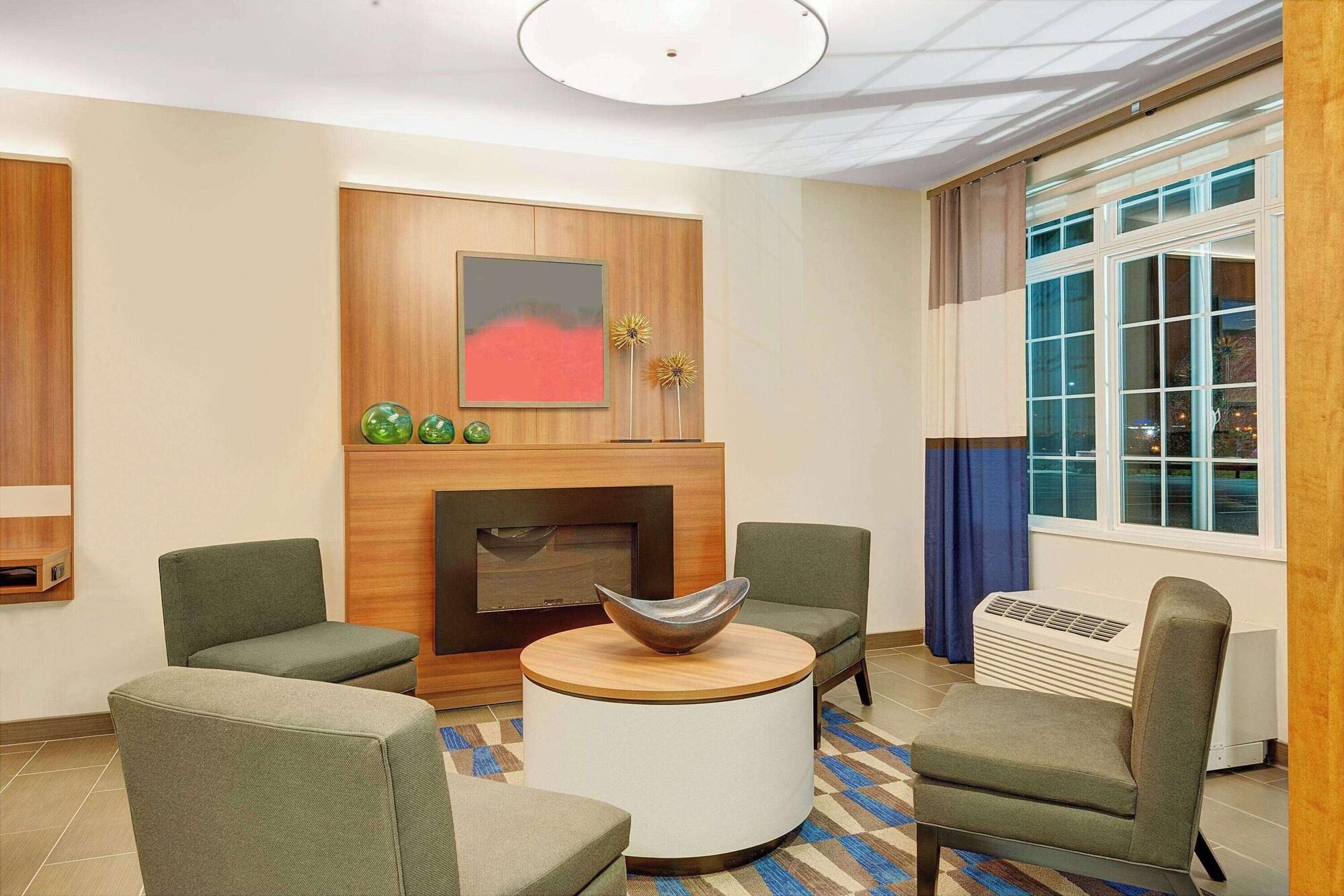 Vista Lobby Microtel Inn & Suites By Wyndham Philadelphia Airport Ridley