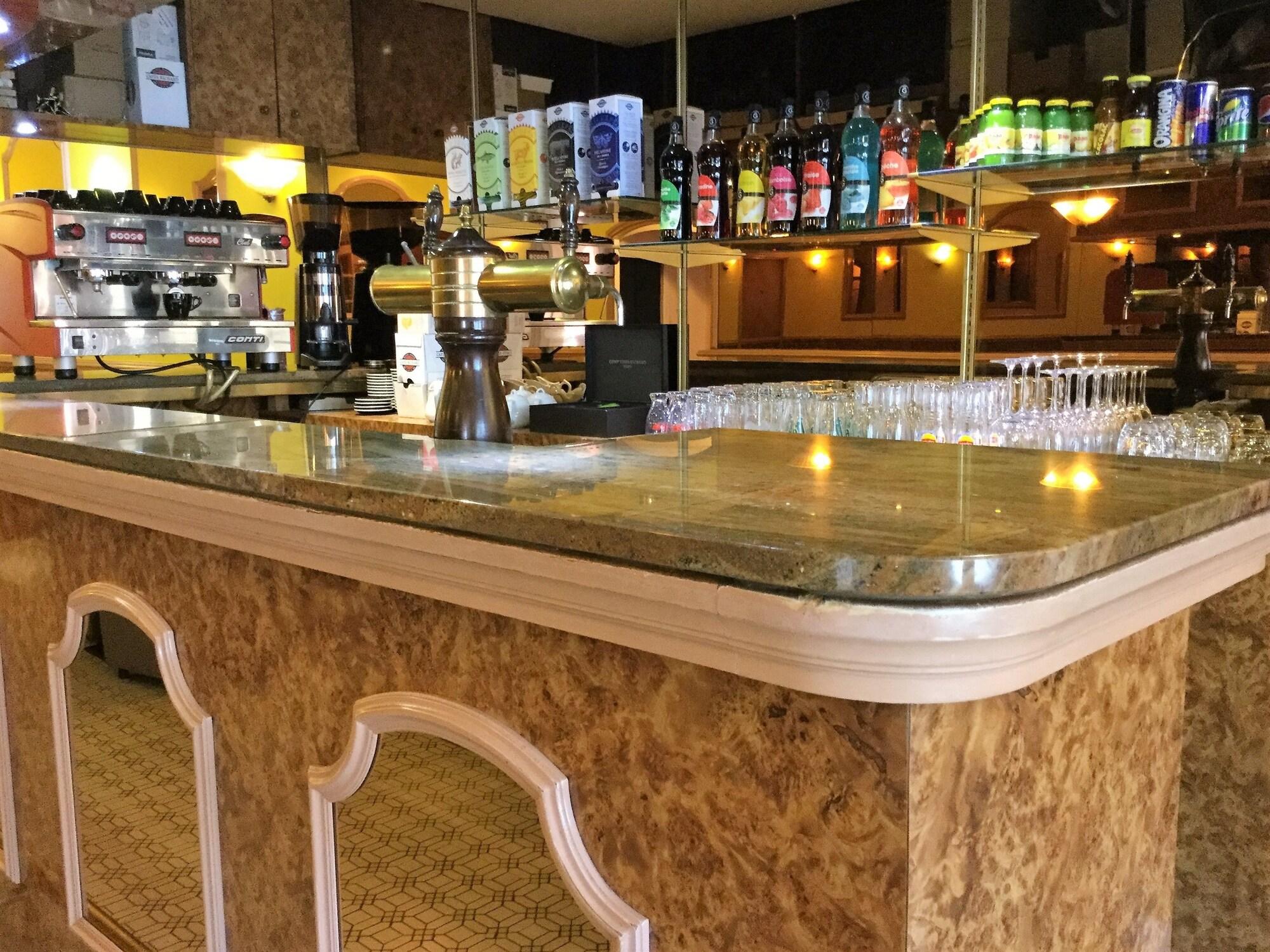 Bar/Salón Contact Hôtel le Provence