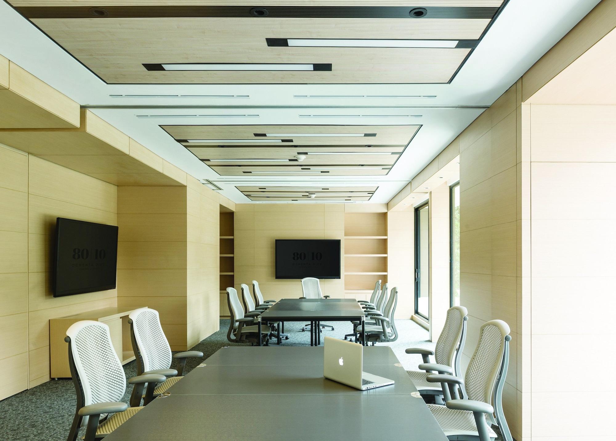 Sala de Reuniones 8010 Urban Living Luxury Home Experiences.