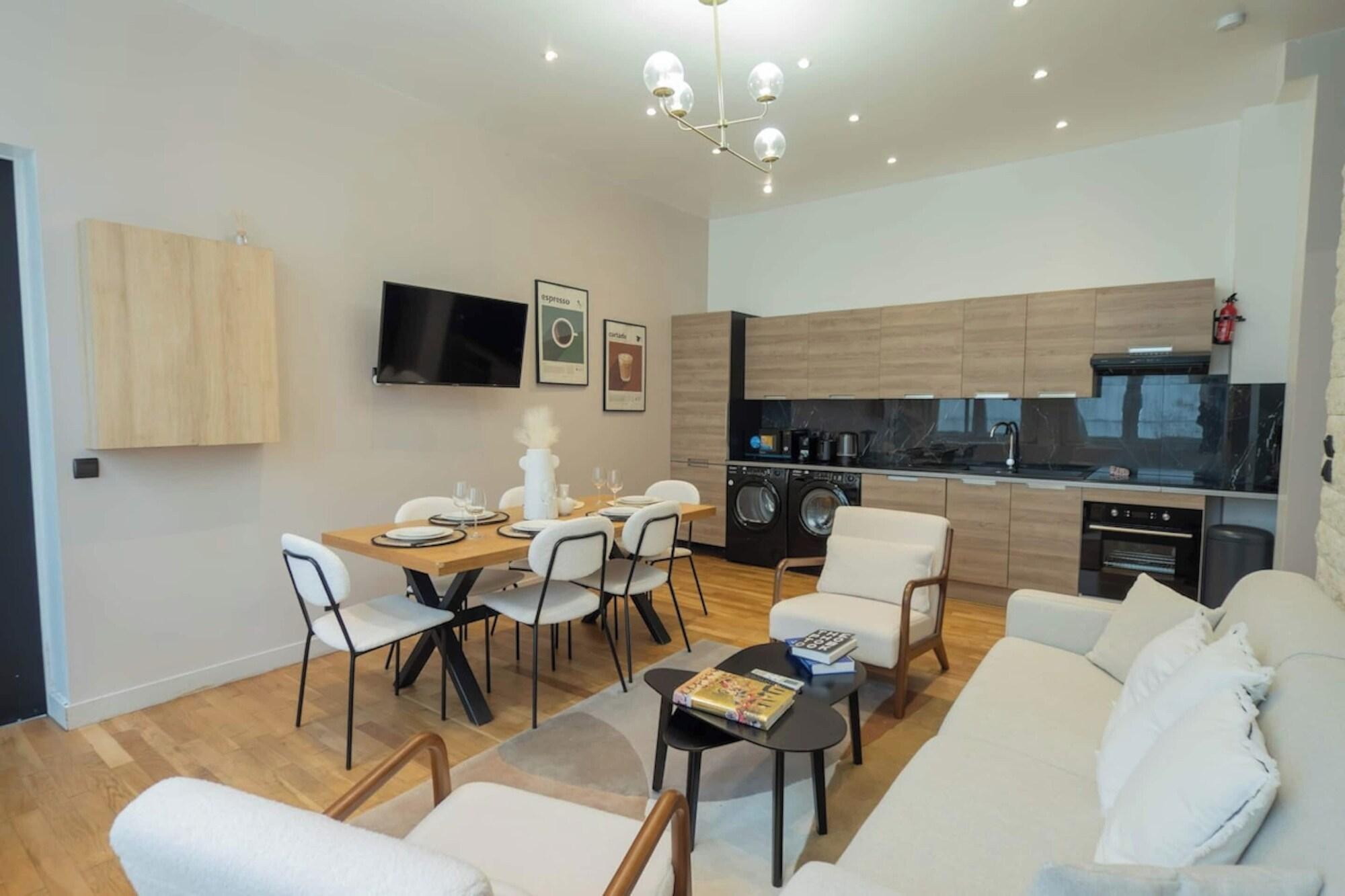 Varios Spacious Air-conditioned Apartment Center of Paris
