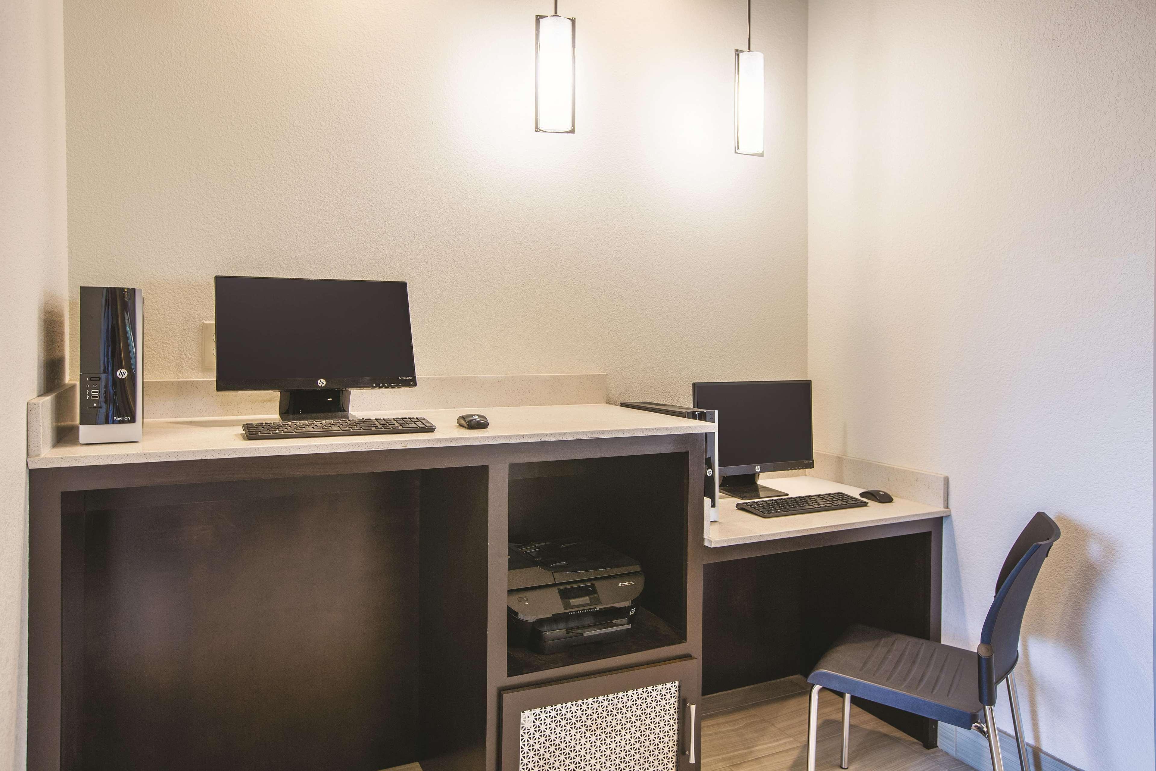 Centro de Negocios La Quinta Inn Suites Hattiesburg I 59