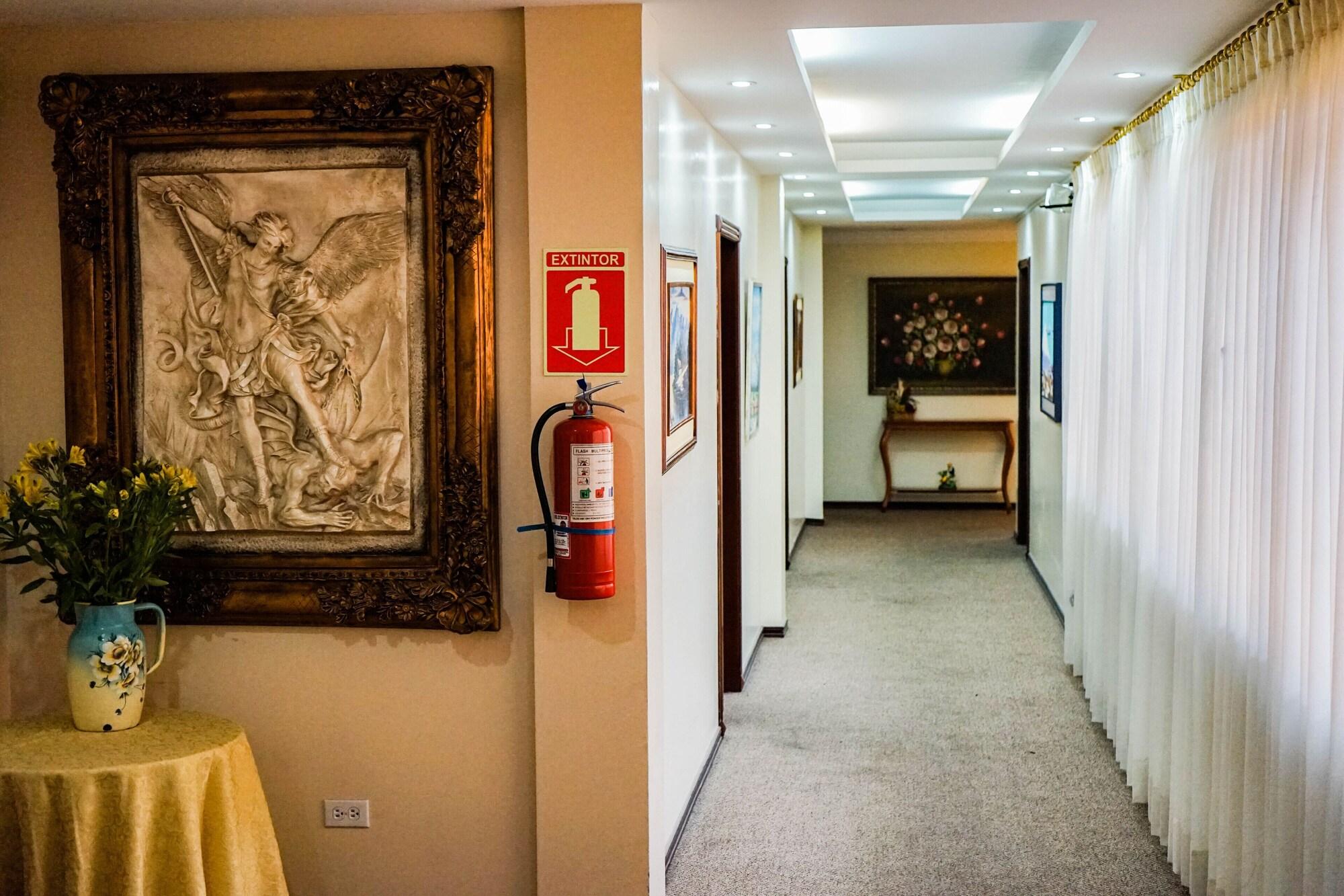 Varios Hotel Makroz