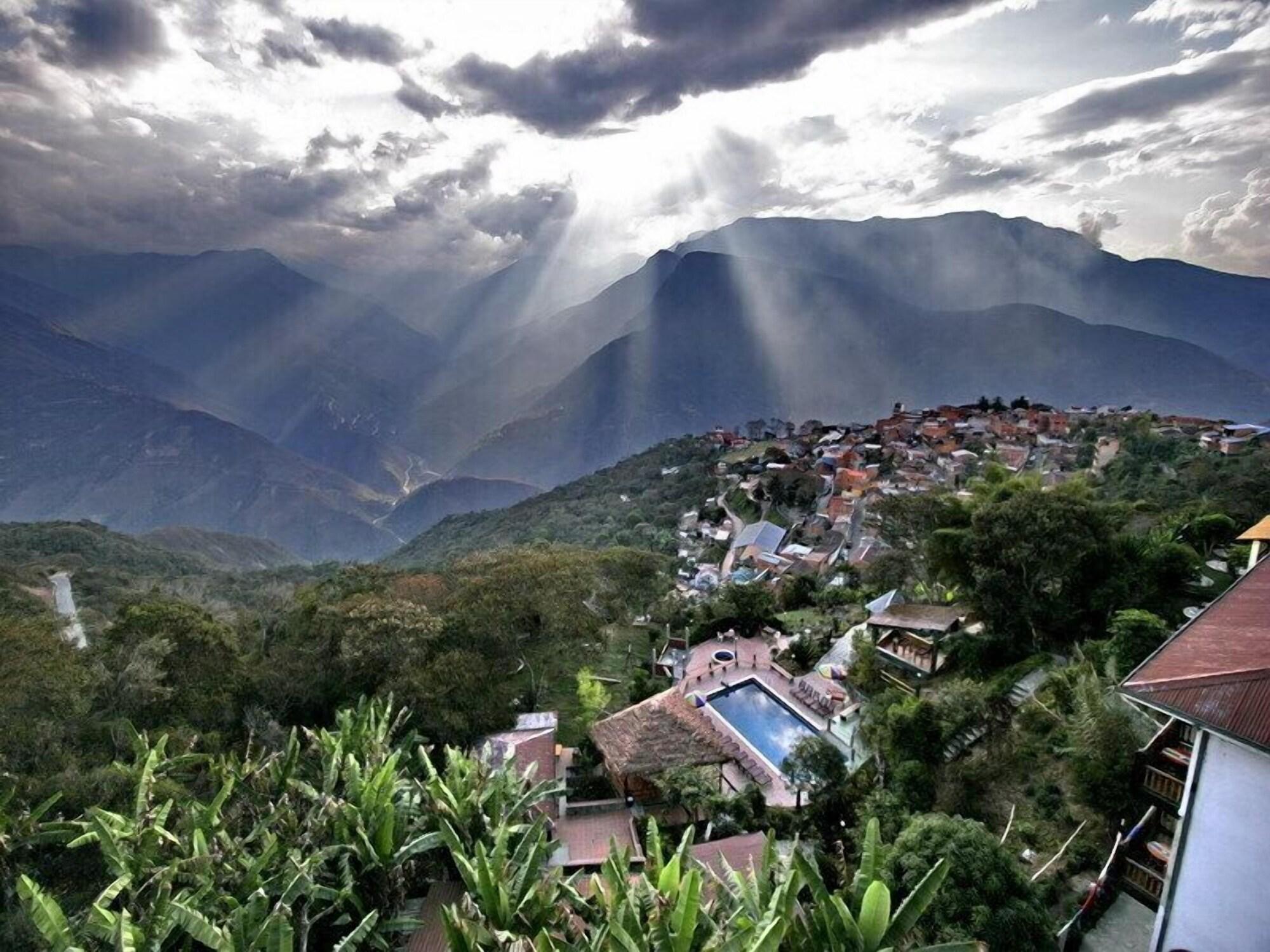 Vista Exterior Hotel Esmeralda