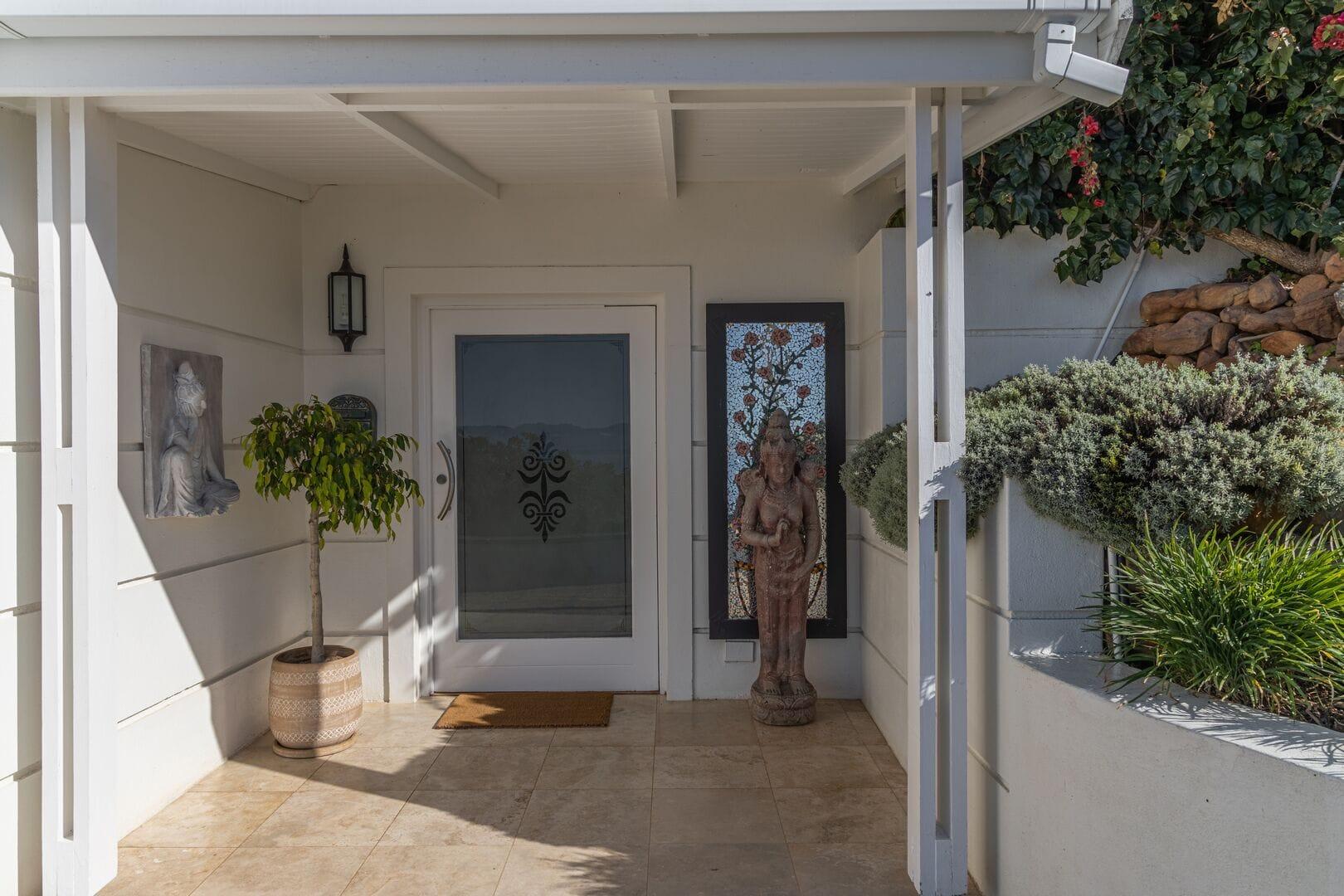 Vista Exterior Port Of Call