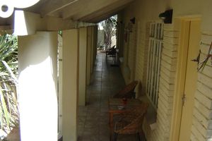 Alojamiento - Ladybrand Guest House