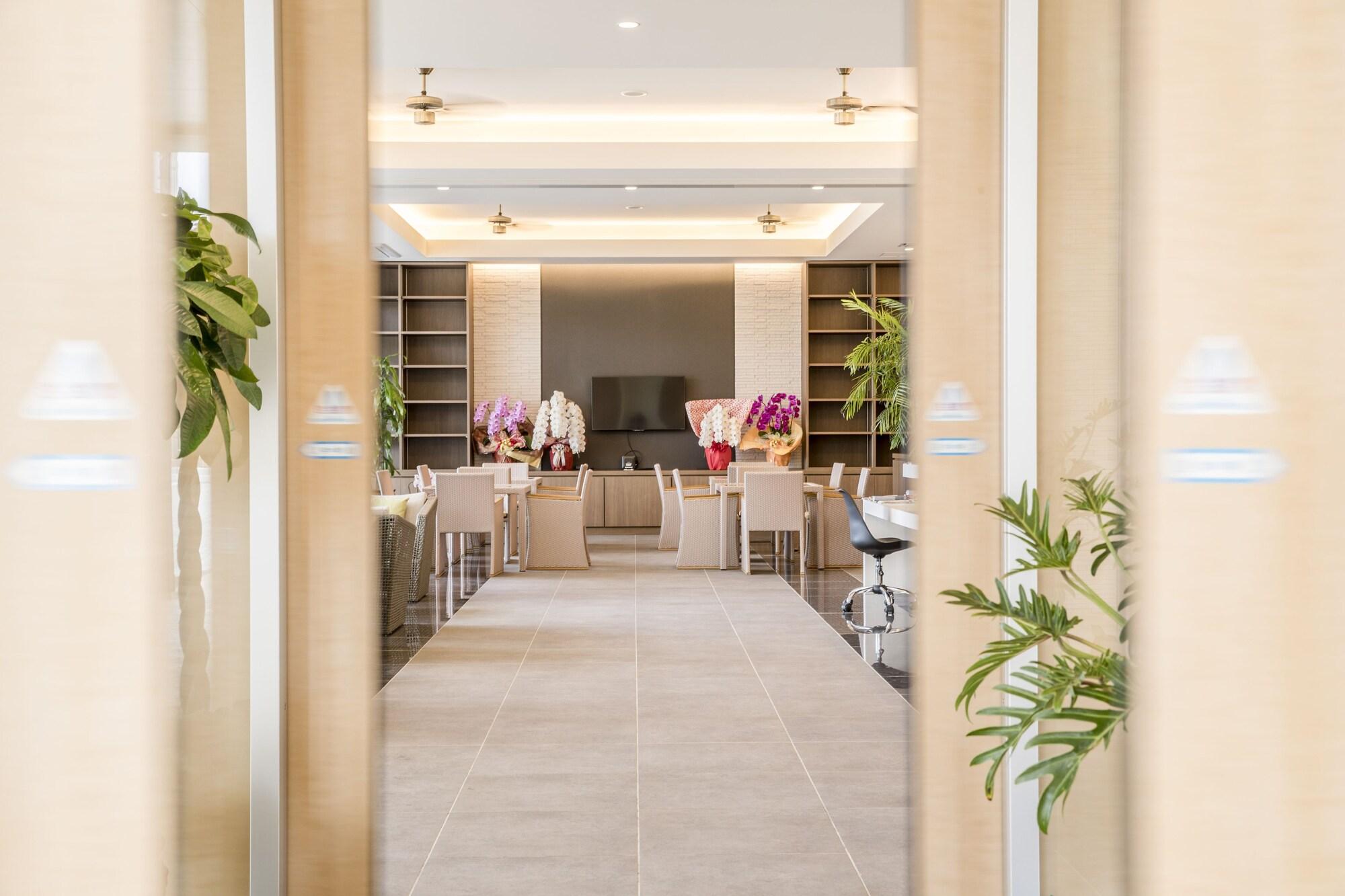 Vista Lobby Lieta Nakayama