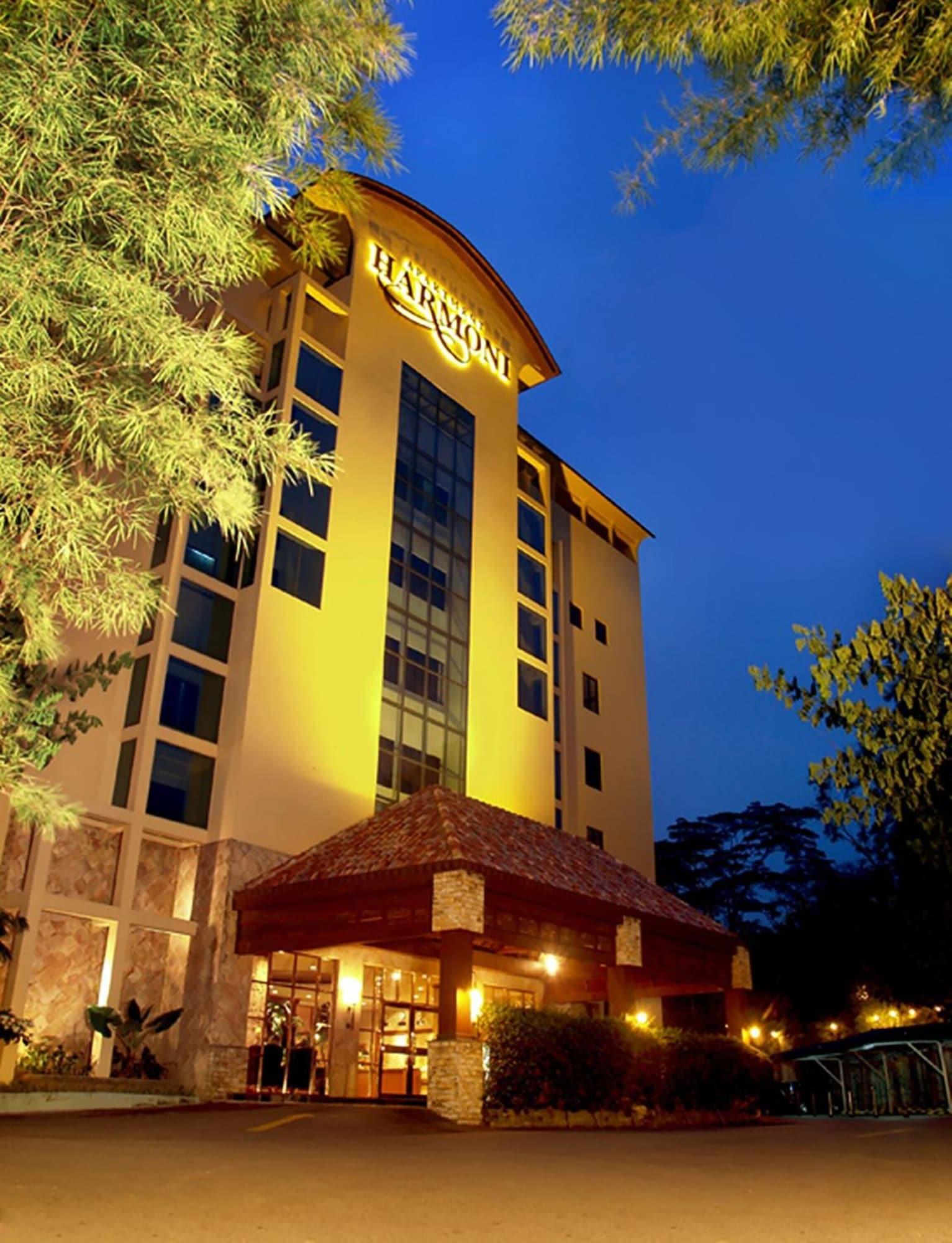 Vista Exterior Harmoni Suites Hotel