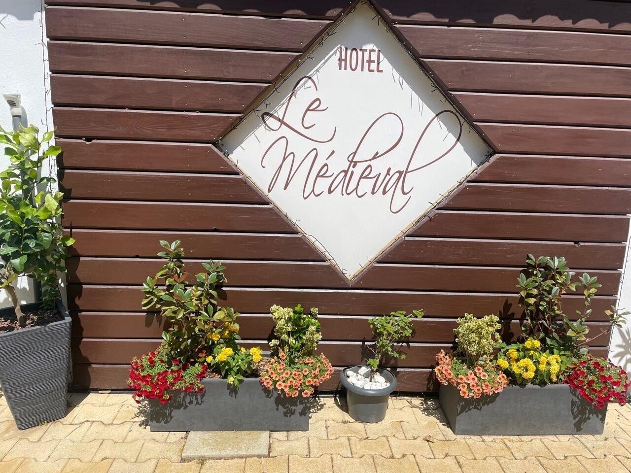 Vista Exterior Hotel le Médieval