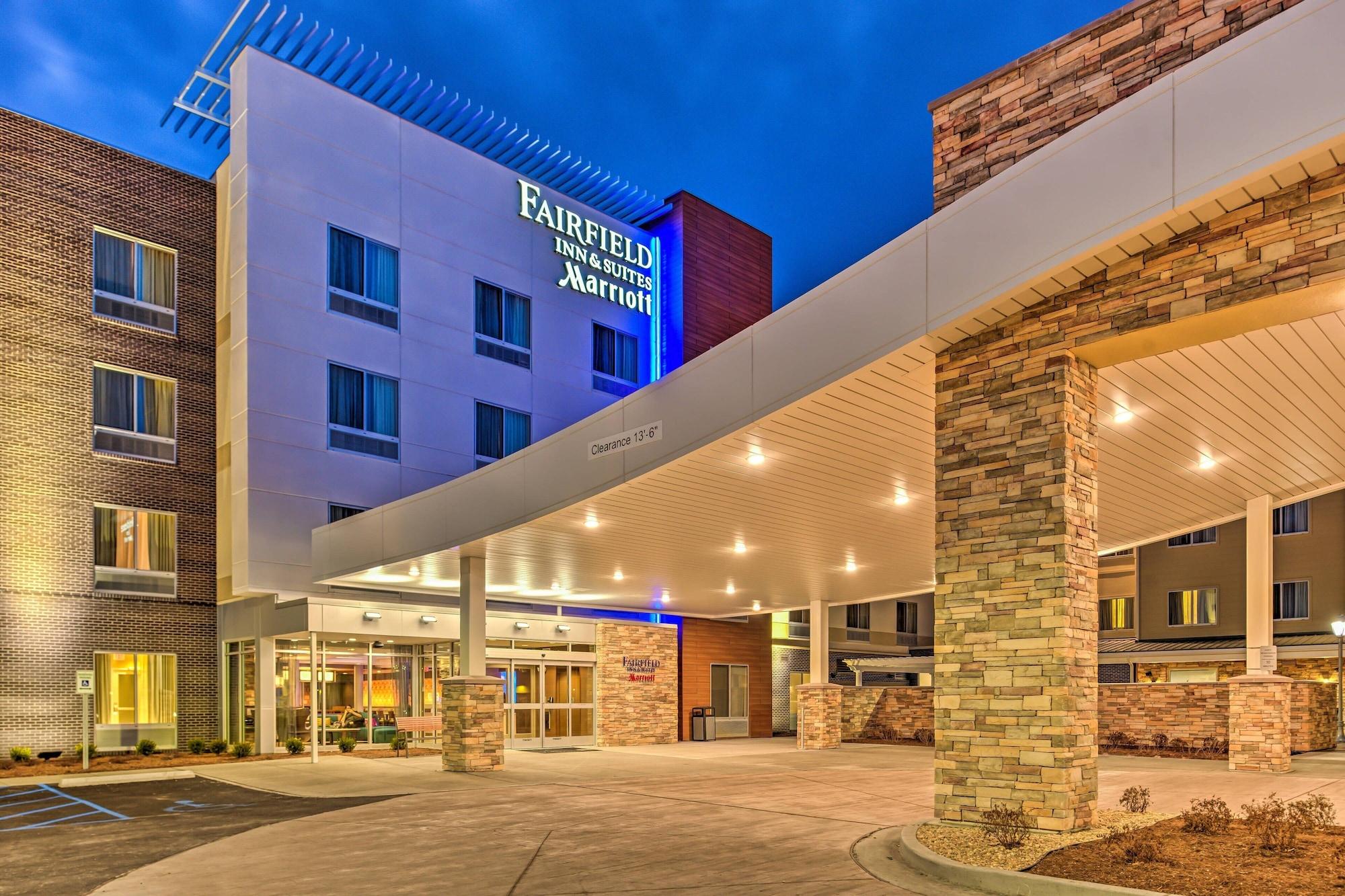 Vista Exterior Fairfield Inn & Suites St Louis Westport