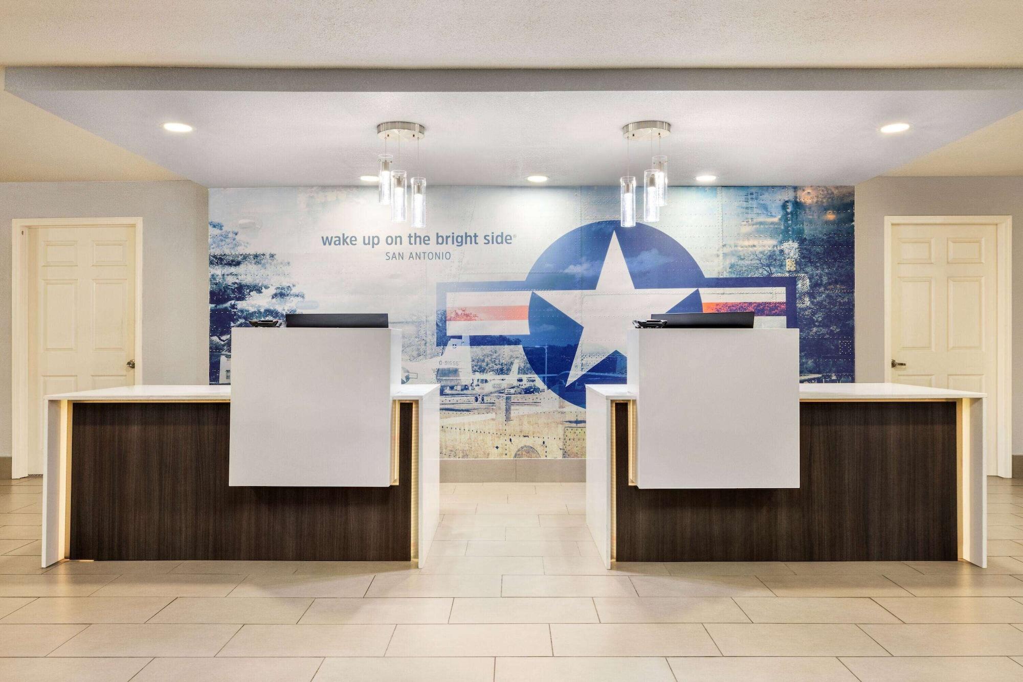 Vista Lobby La Quinta Inn by Wyndham San Antonio Lackland