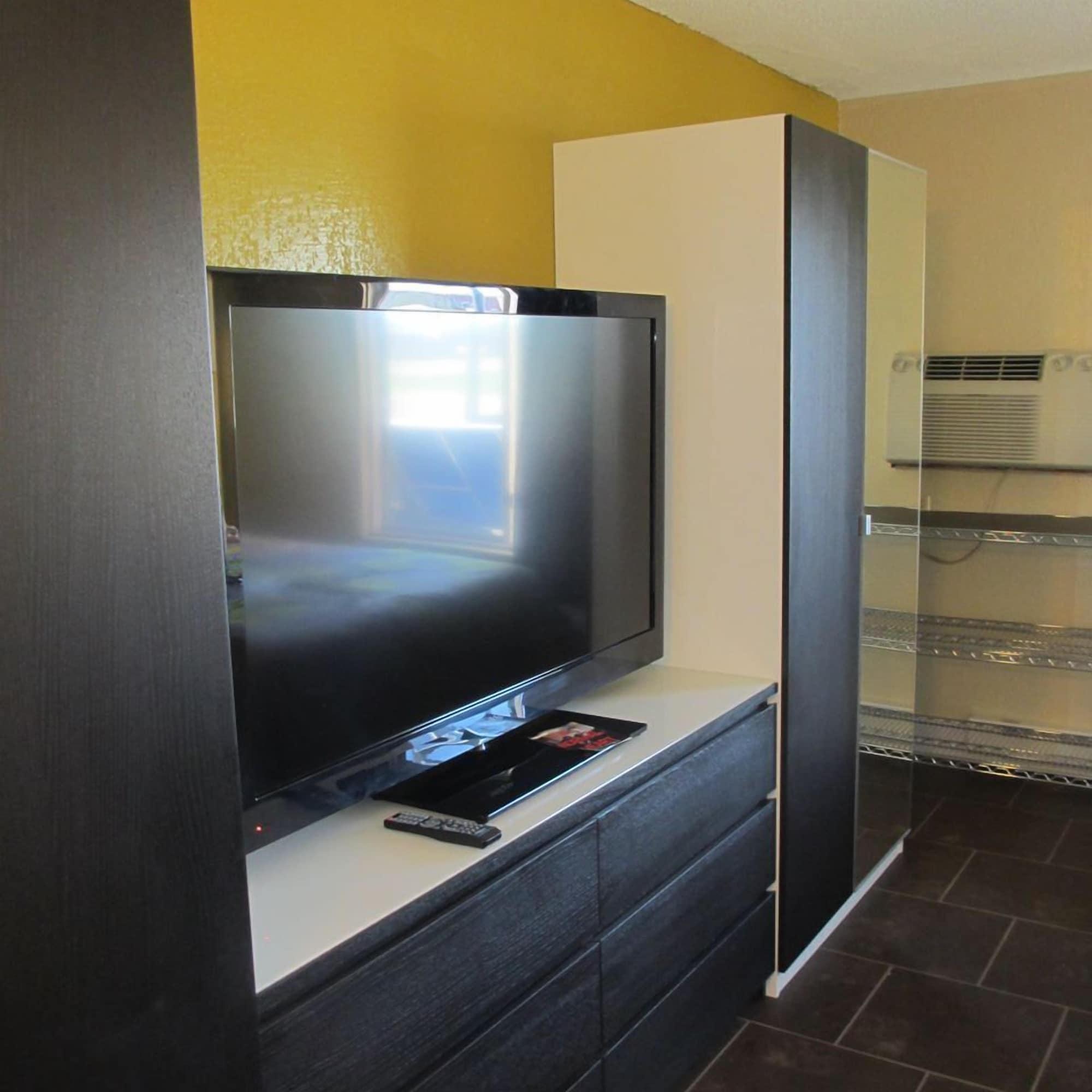 Varios Riverside Suites
