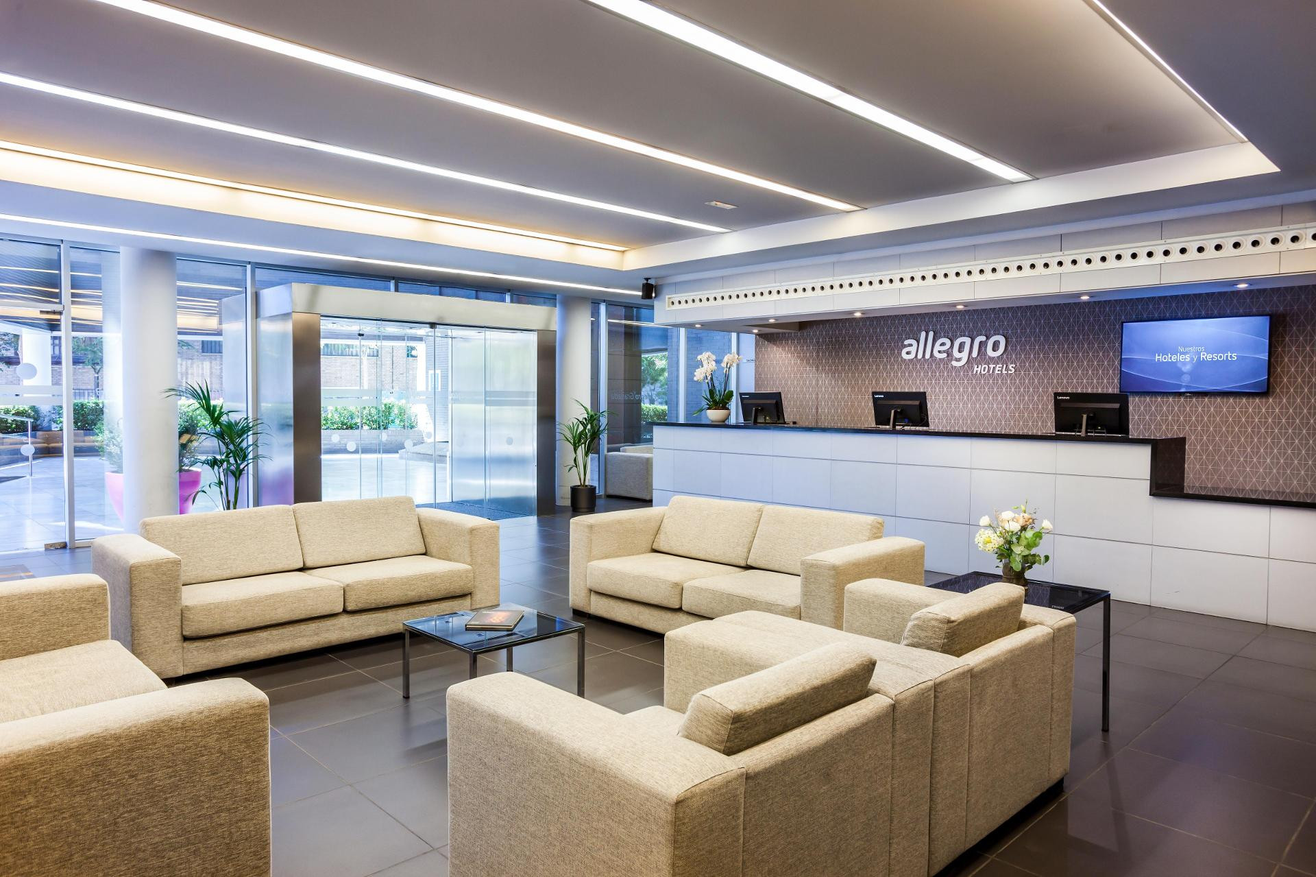 Vista Lobby Hotel Granada by Pierre & Vacances