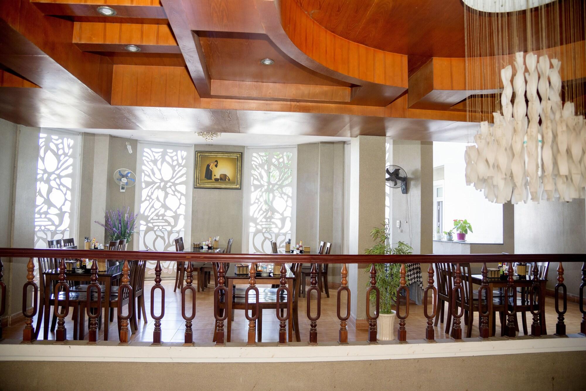 Restaurant Ha Trinh Hotel