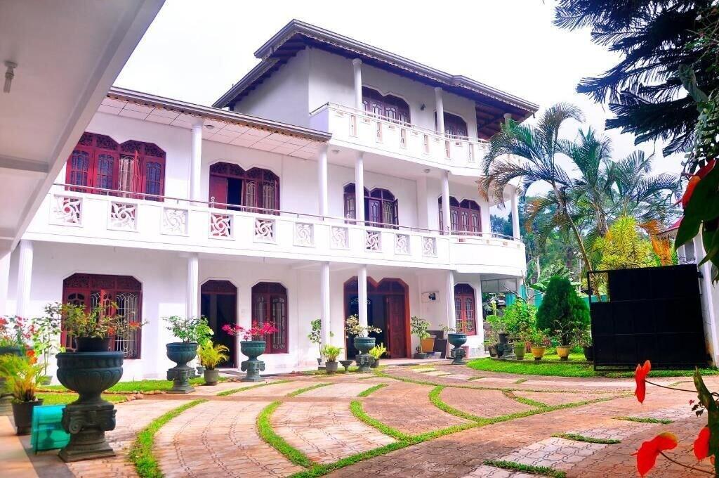 Vista Exterior Power Zone Guest House
