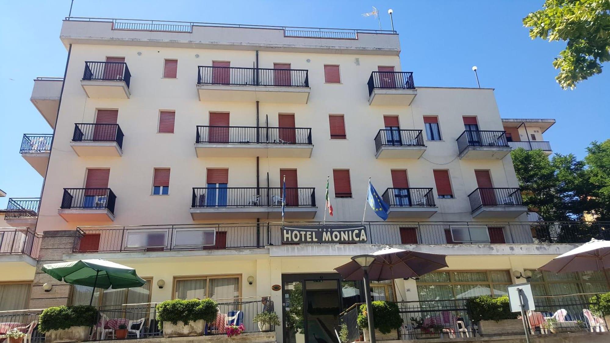 Vista Exterior Hotel Monica